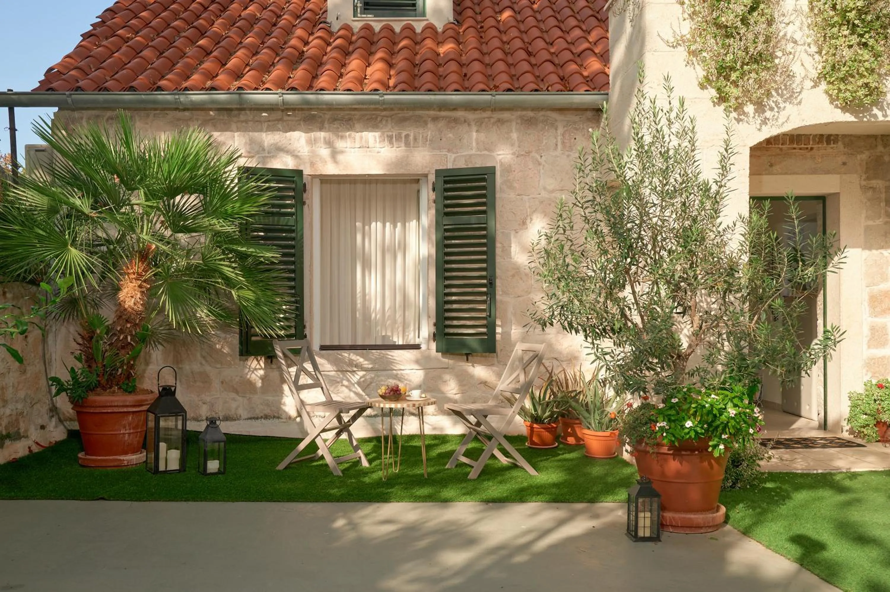 Property building in Lanterna Rooms