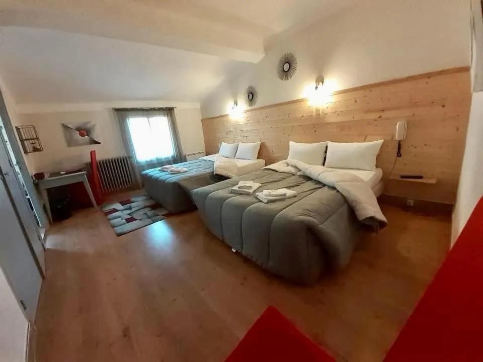 Photo of the whole room, Bed in Hotel Bayle