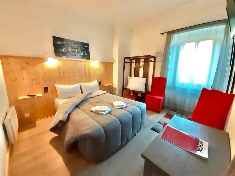 Property building, Bed in Hotel Bayle