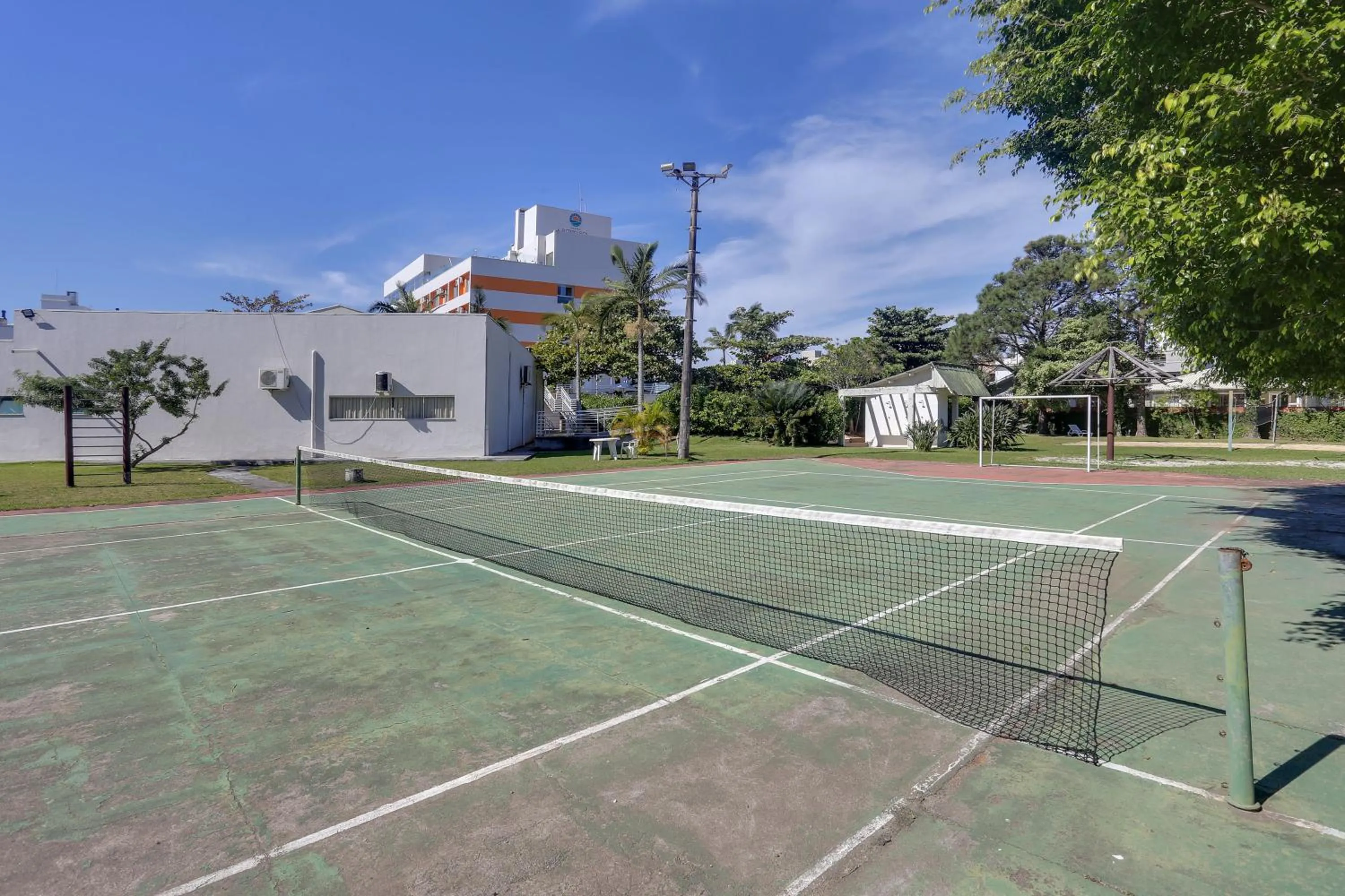 Tennis court in Hotel Porto Sol Ingleses
