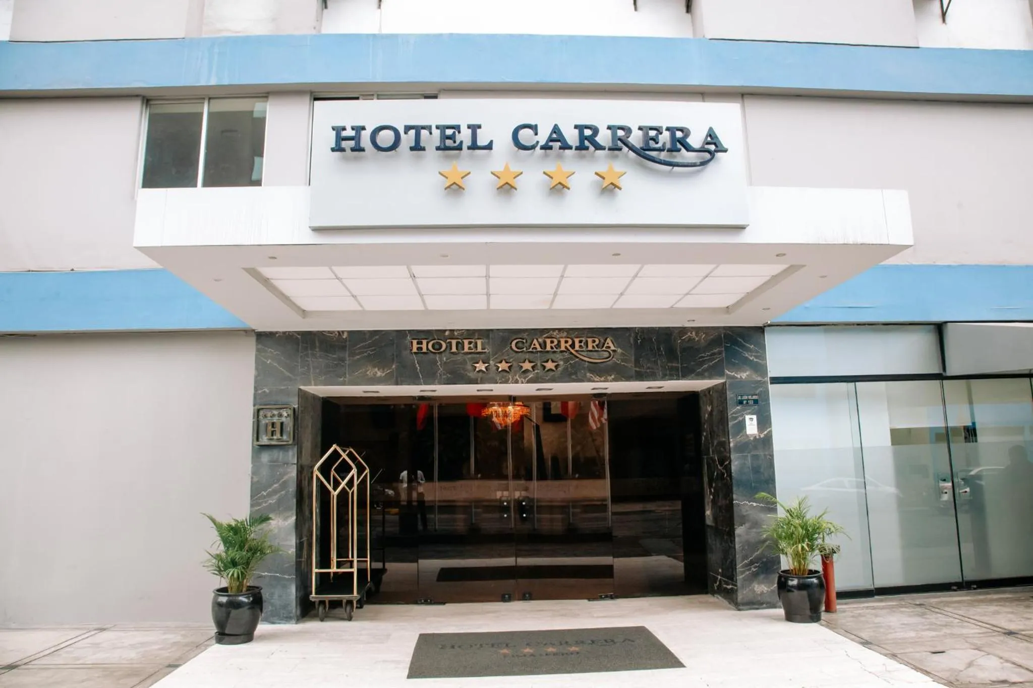 Facade/entrance in Hotel Carrera
