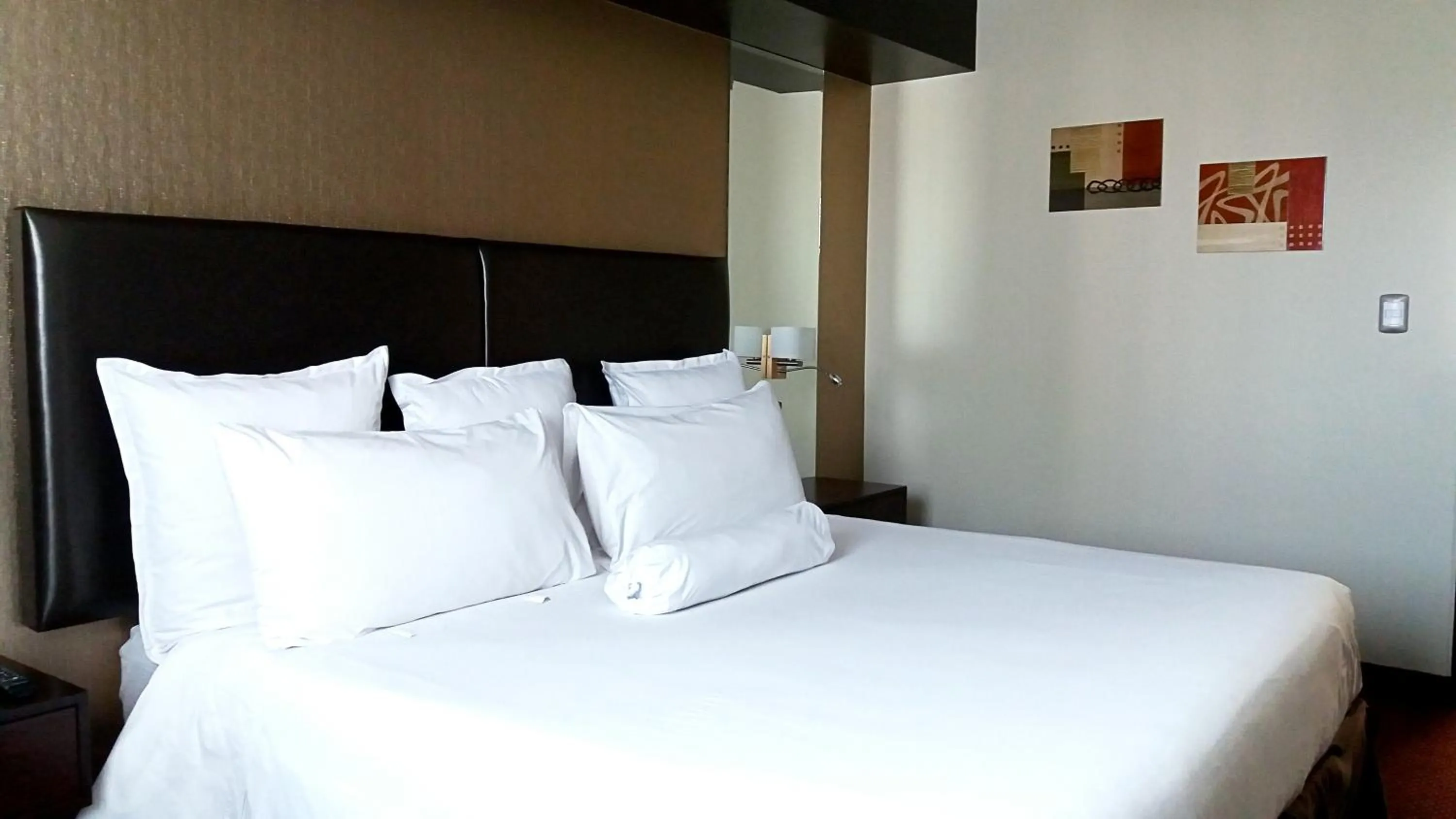 Photo of the whole room, Bed in Hotel Carrera