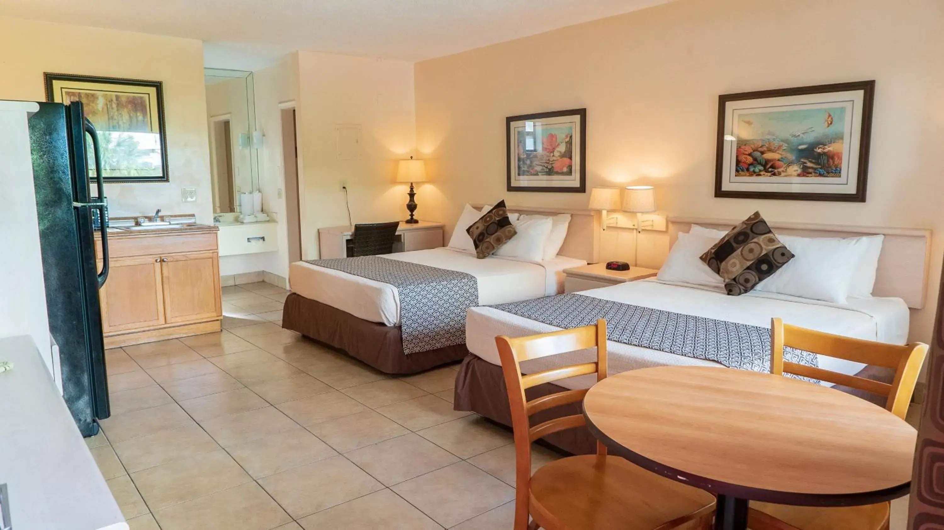 Deluxe Queen Room in Ft. Lauderdale Beach Resort Hotel Deluxe Queen Room in Ft. Lauderdale Beach Resort Hotel