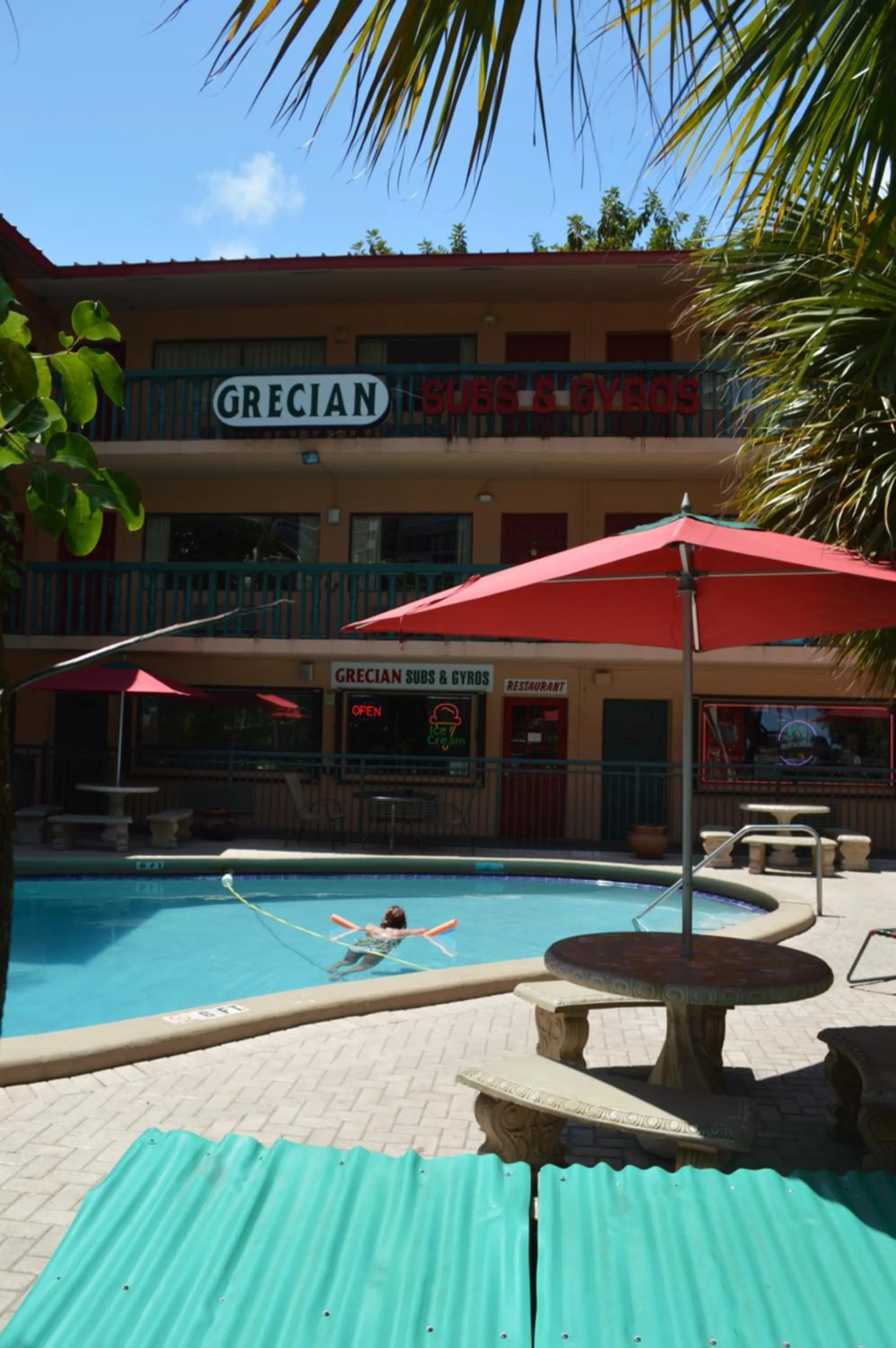 On-site shops in Ft. Lauderdale Beach Resort Hotel