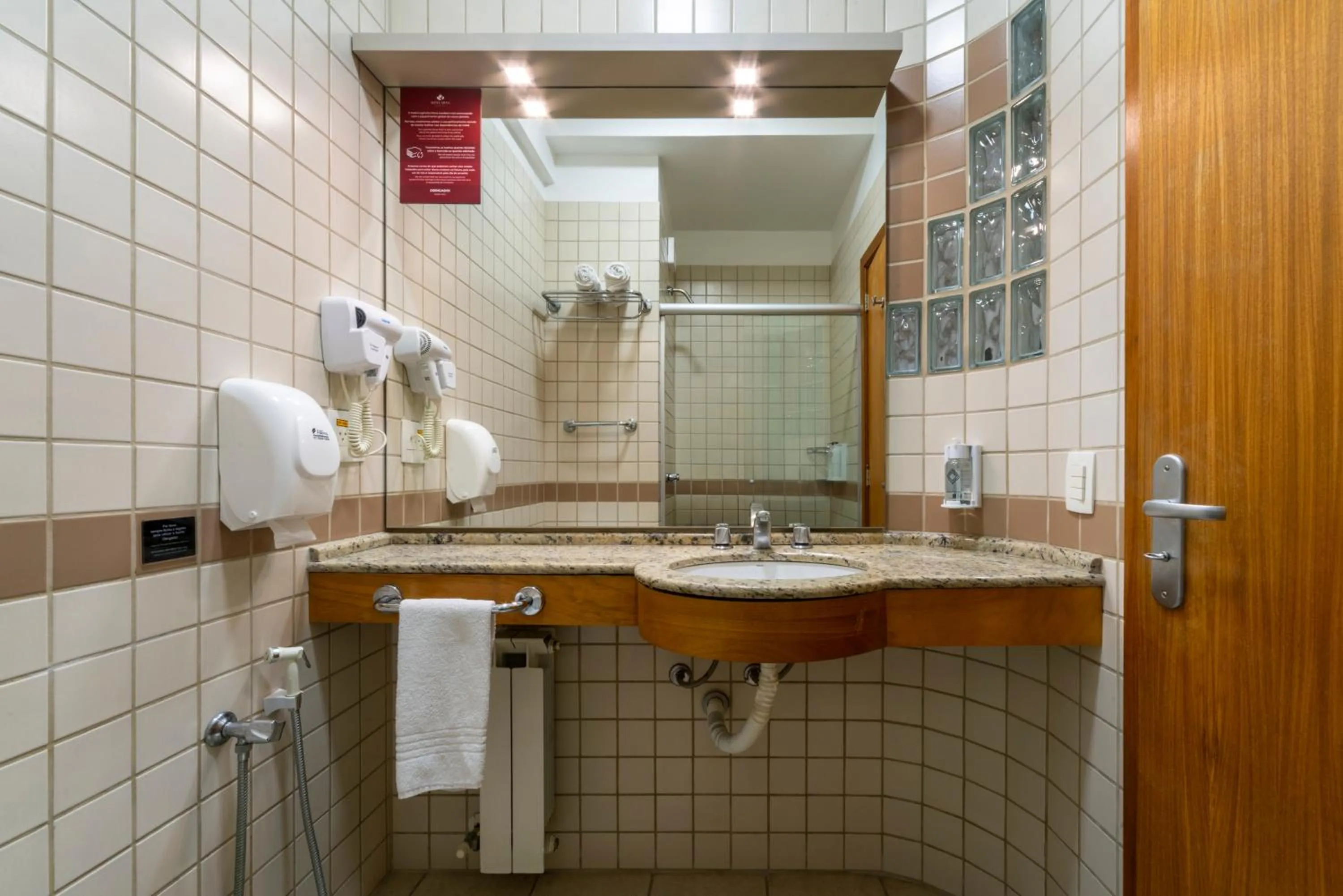 Bathroom in Hotel Laghetto Siena Gramado