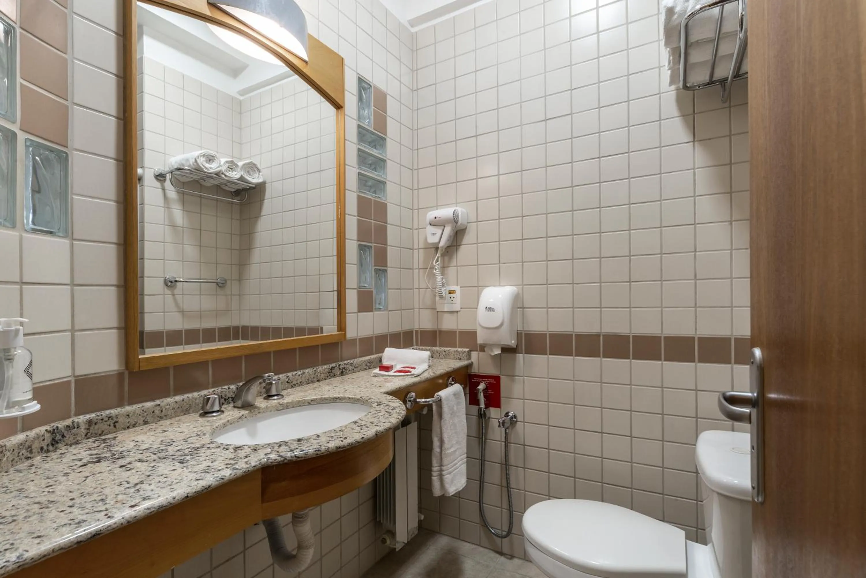 Bathroom in Hotel Laghetto Siena Gramado