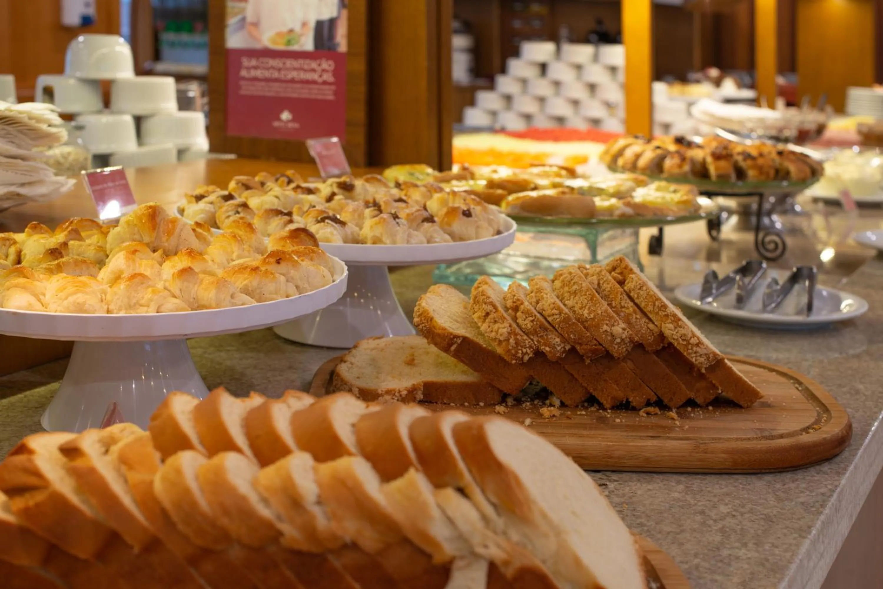 Buffet breakfast in Hotel Laghetto Siena Gramado