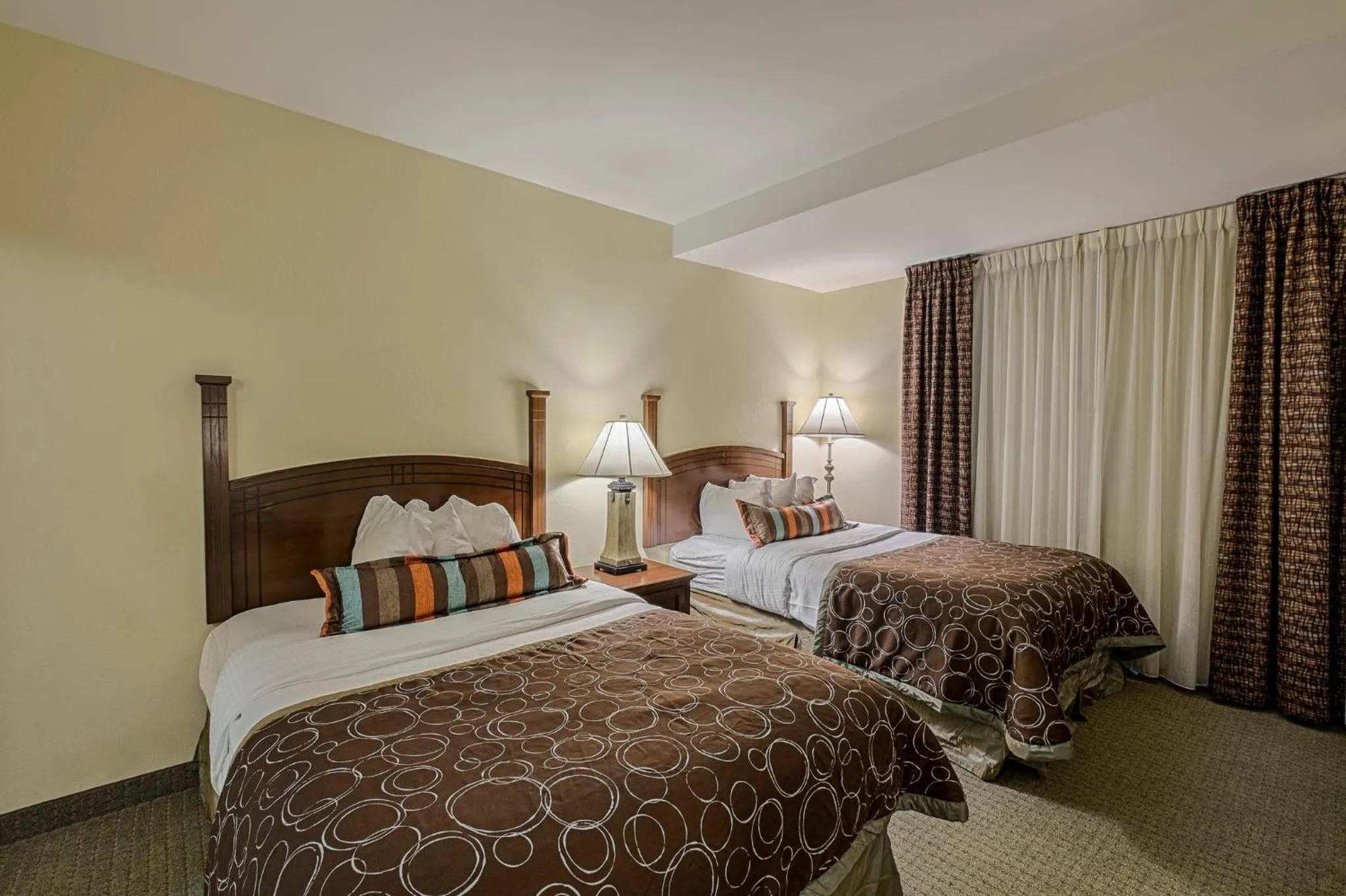 Photo of the whole room, Bed in Staybridge Suites Harrisburg-Hershey by IHG