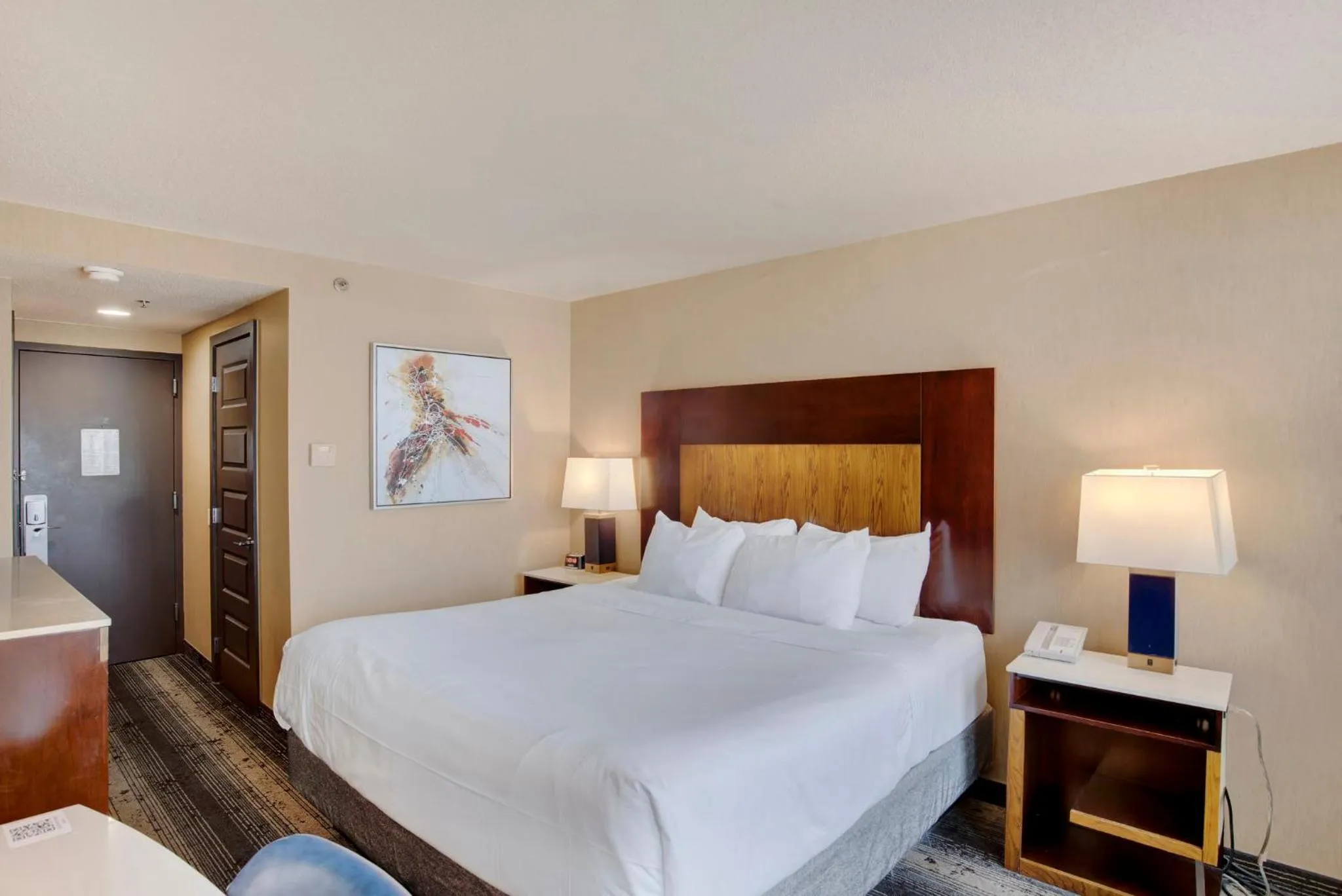 Photo of the whole room, Bed in Crowne Plaza Hotel Harrisburg-Hershey by IHG
