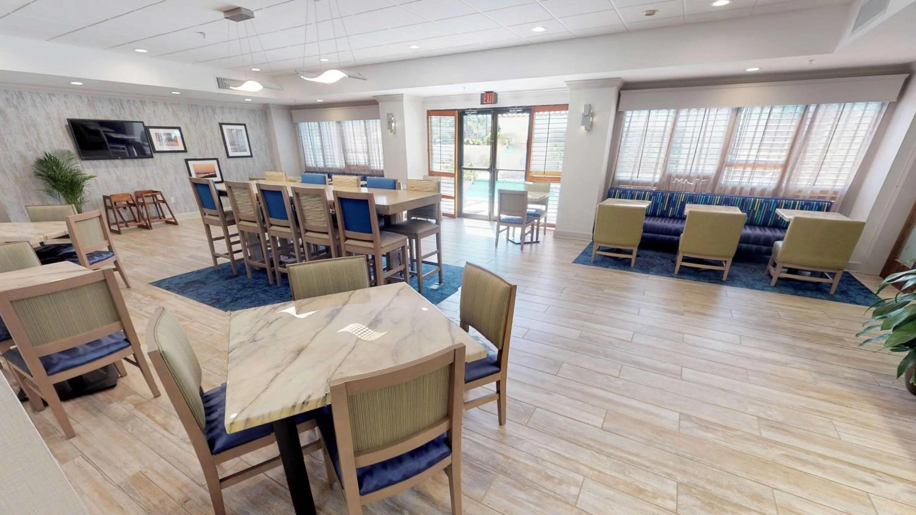 Breakfast in Hampton Inn St. Simons Island