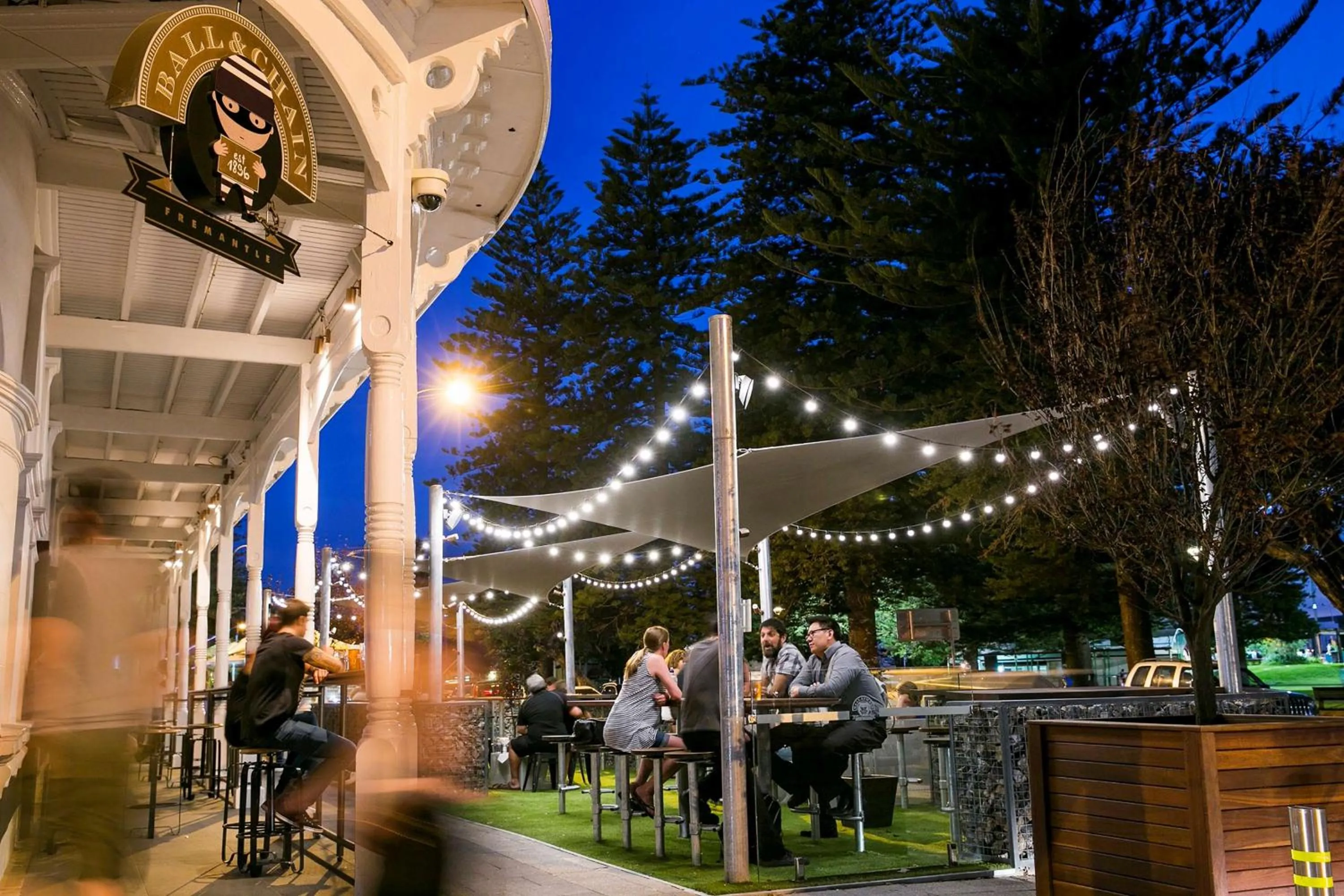 Lounge or bar in Esplanade Hotel Fremantle - by Rydges