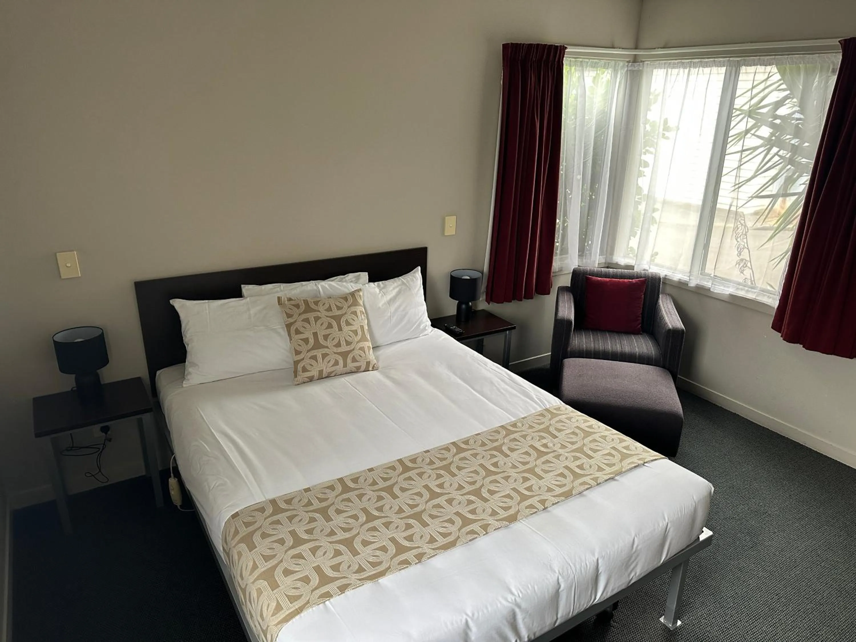 Bedroom, Bed in Arena Lodge