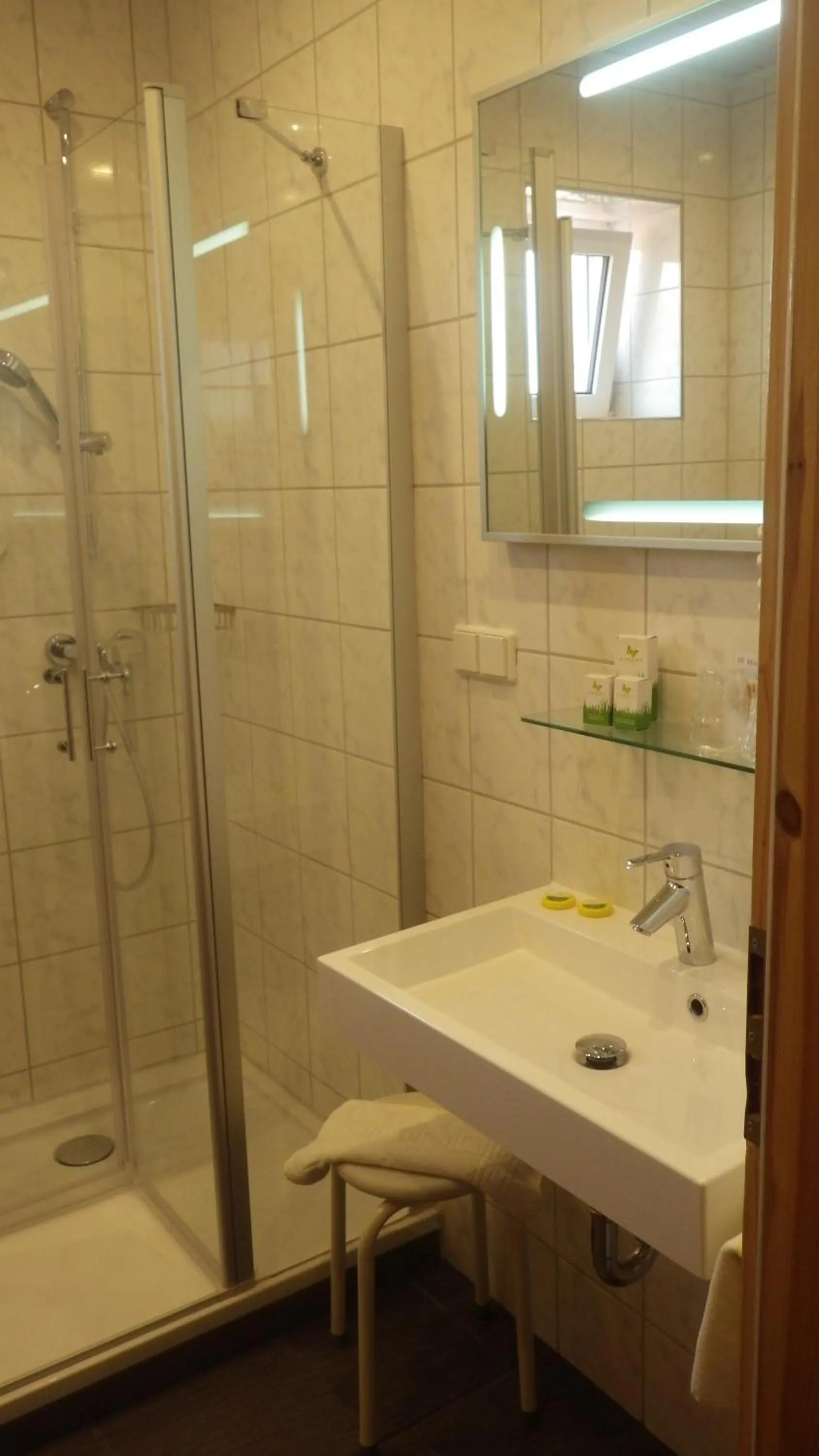 Bathroom in Landhotel Garni Knittelsheimer Mühle