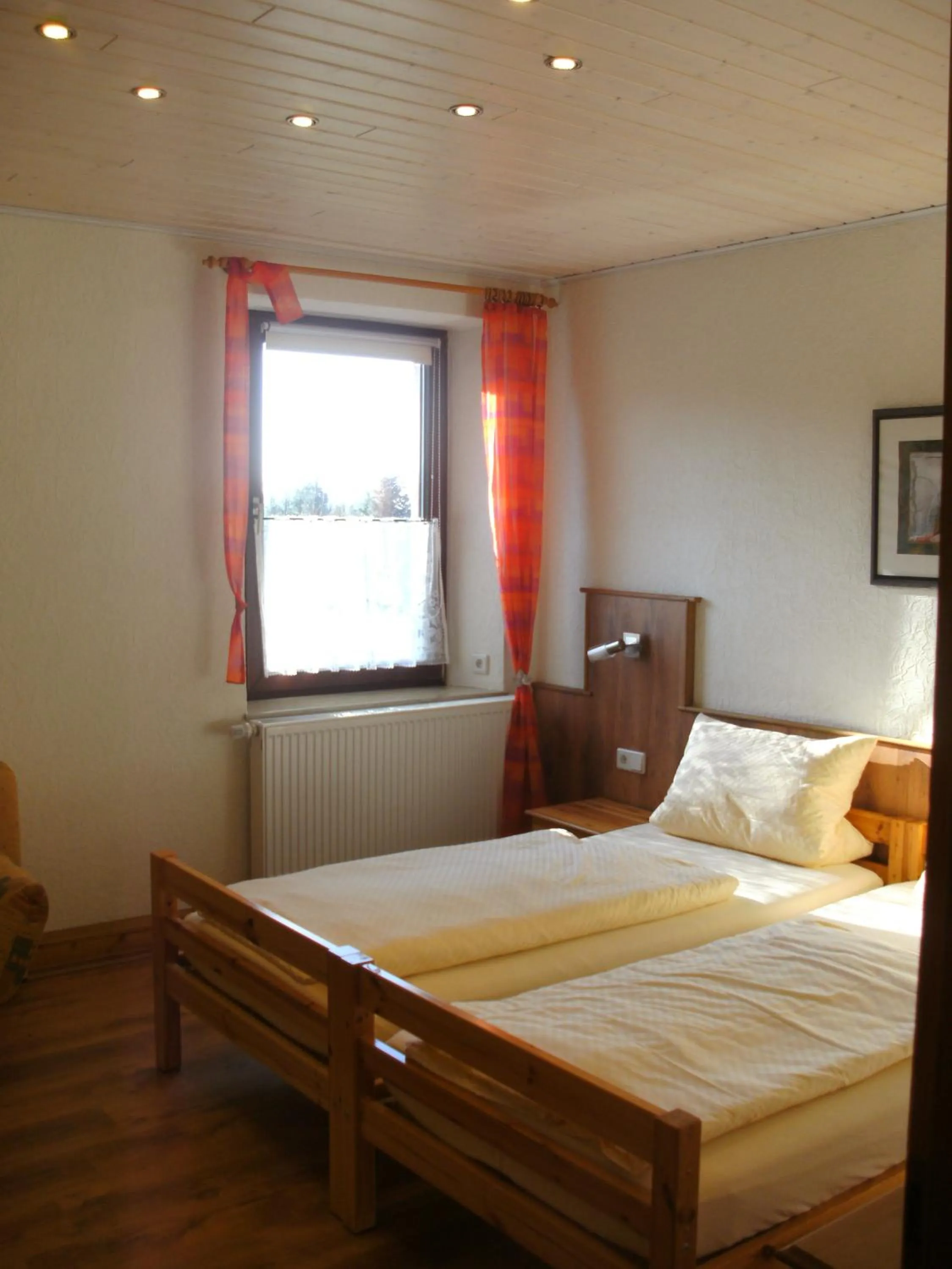 Photo of the whole room in Landhotel Garni Knittelsheimer Mühle