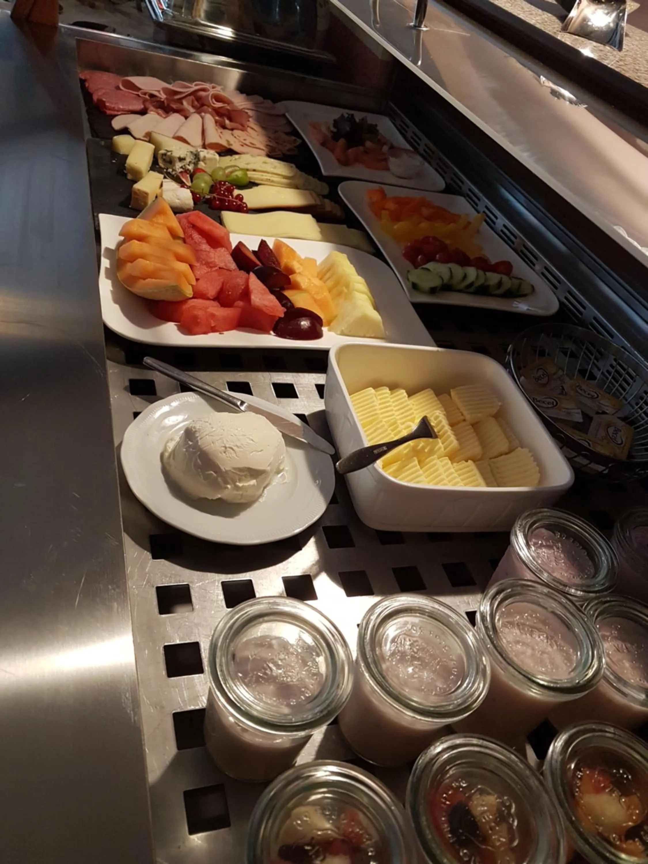 Breakfast in Landhotel Garni Knittelsheimer Mühle