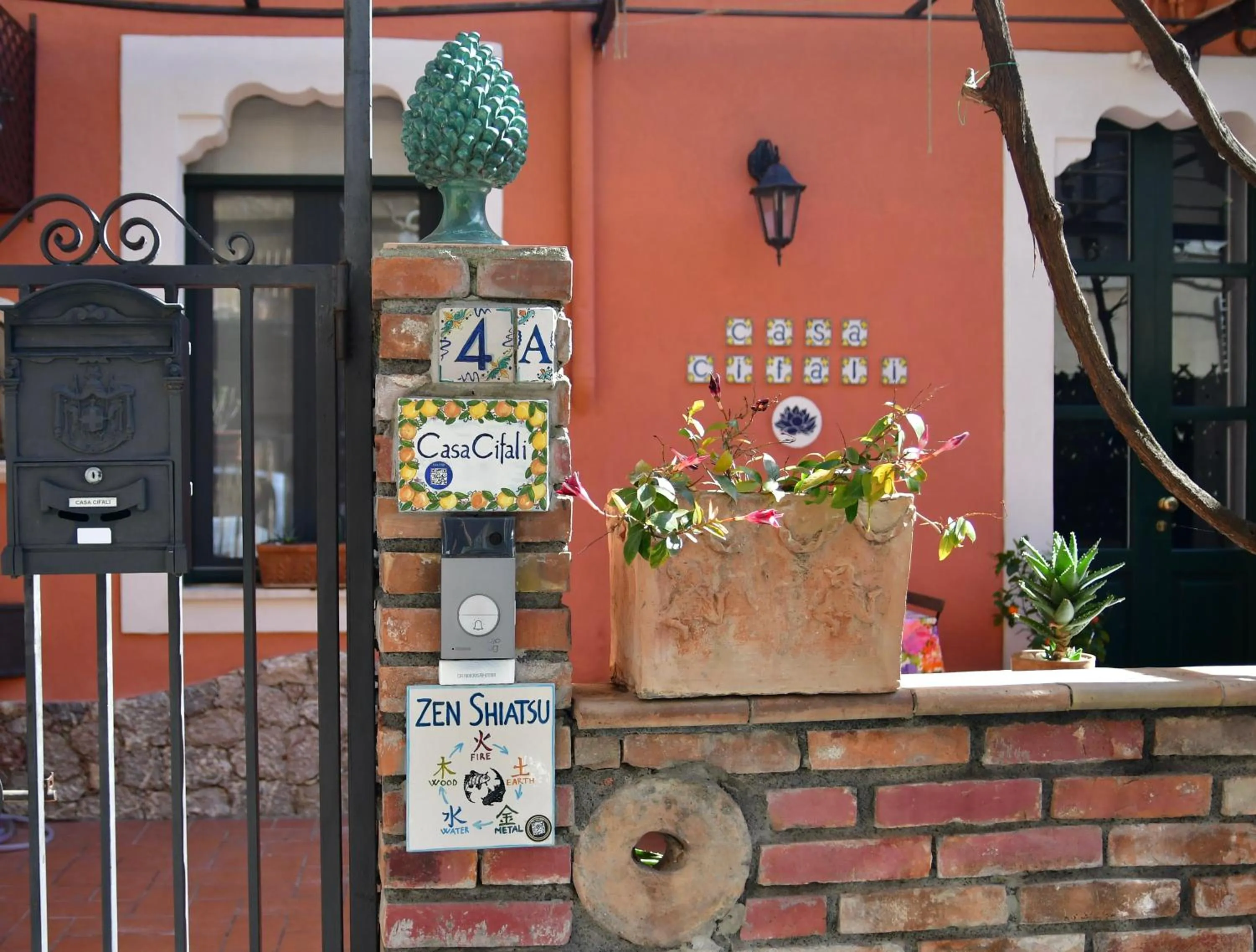 Property building in Casa Cifali