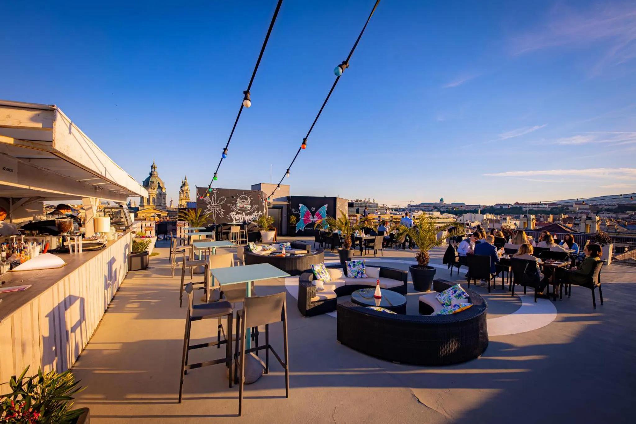 Restaurant/places to eat in Hotel President