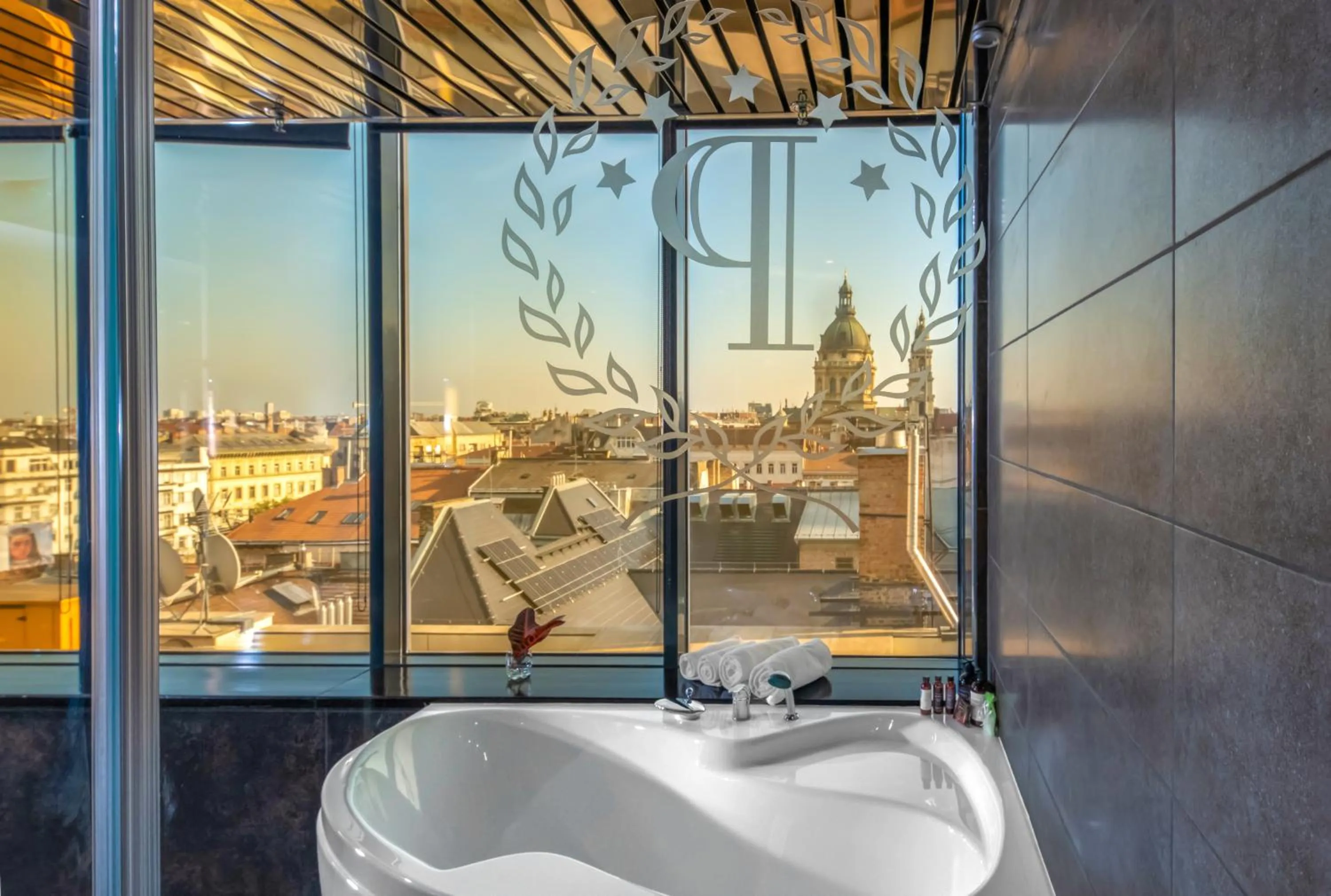 Bath in Hotel President