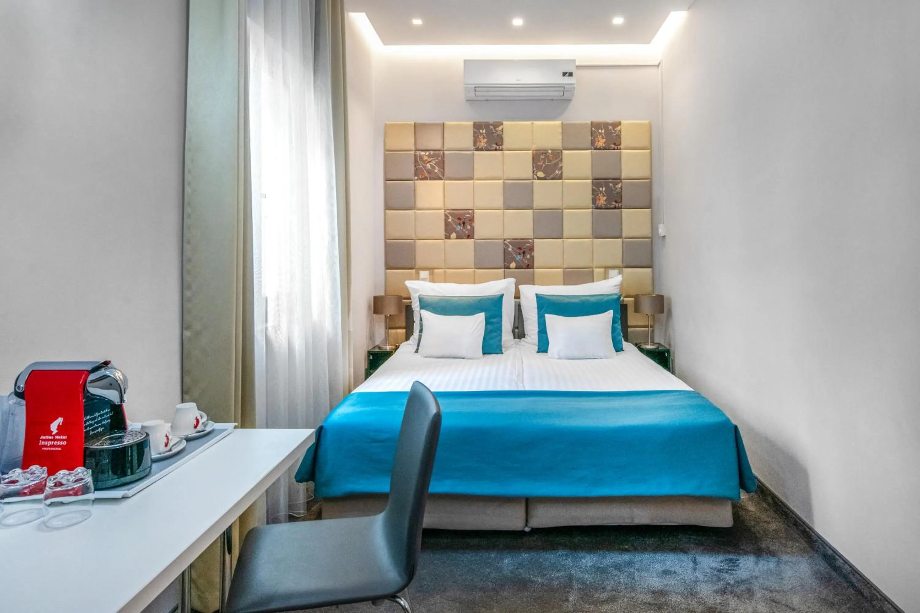 Photo of the whole room, Bed in Hotel President