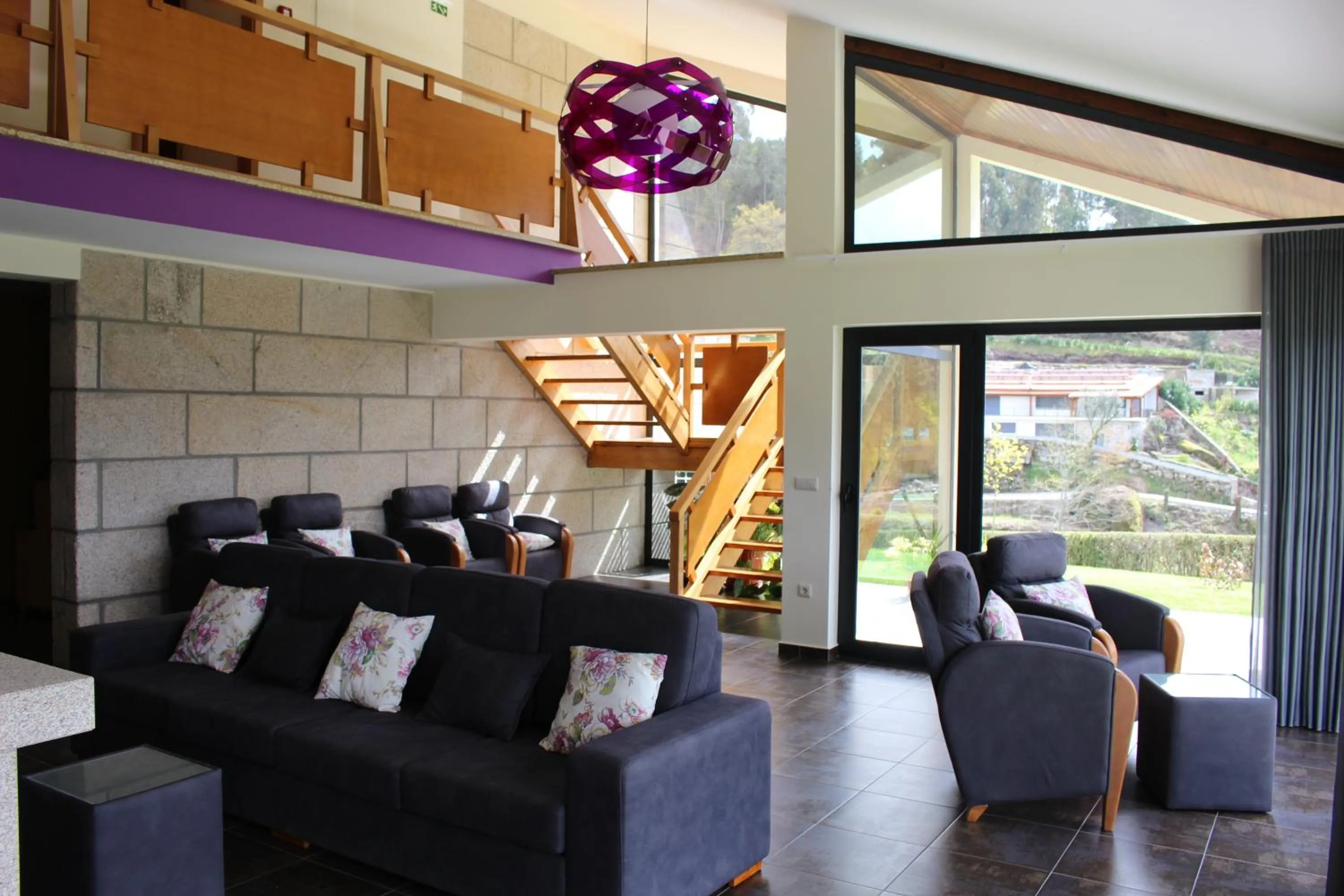 Communal lounge/ TV room in Quinta do Bento