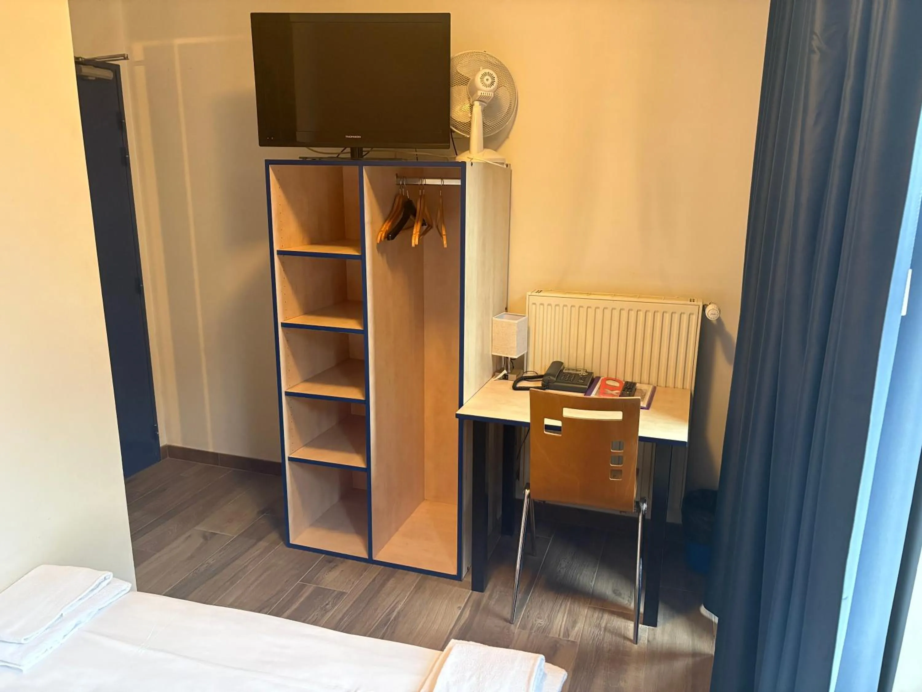 Bed in Hotel César Centre-ville Gare Charleville-Mézières