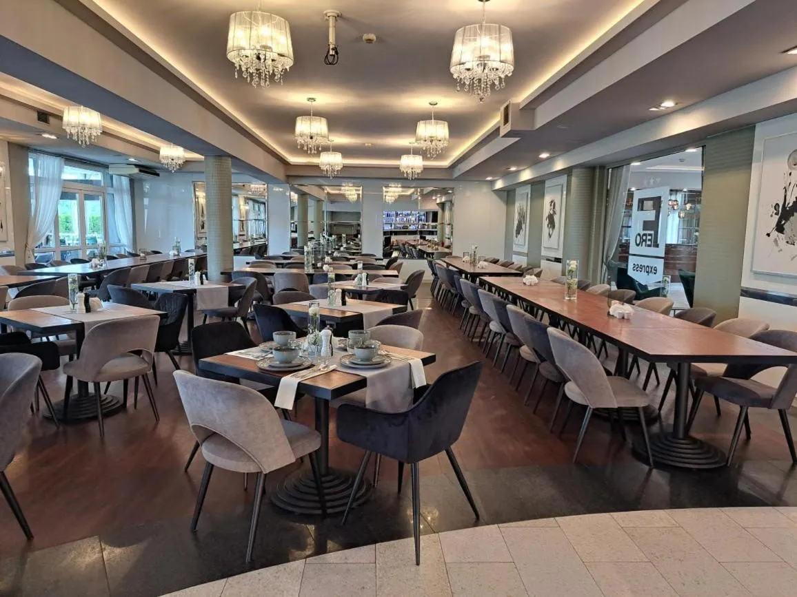 Restaurant/places to eat in Hotel Fero Express POKOJE KLIMATYZOWANE AC