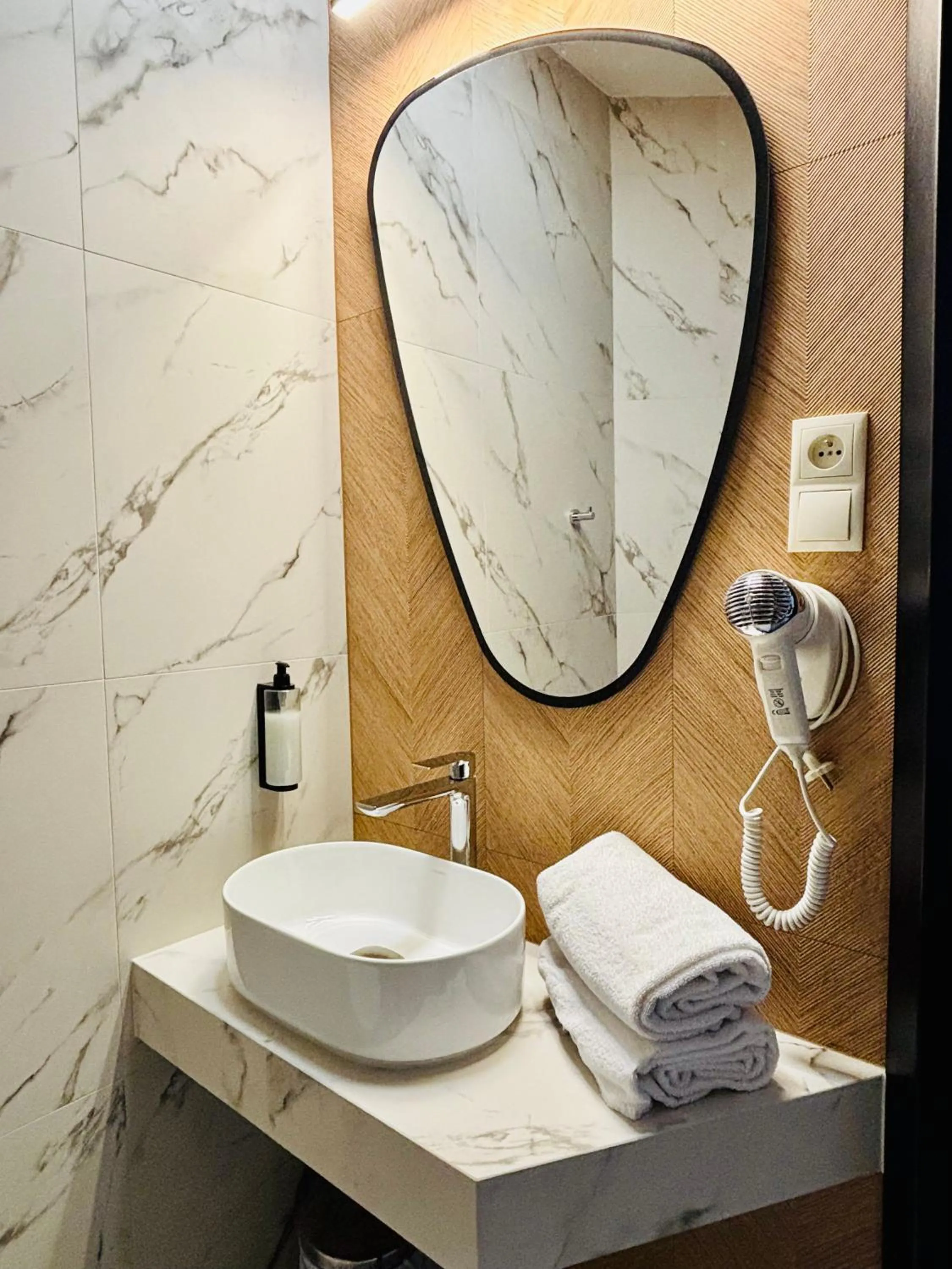 Hotel Fero Express POKOJE KLIMATYZOWANE AC