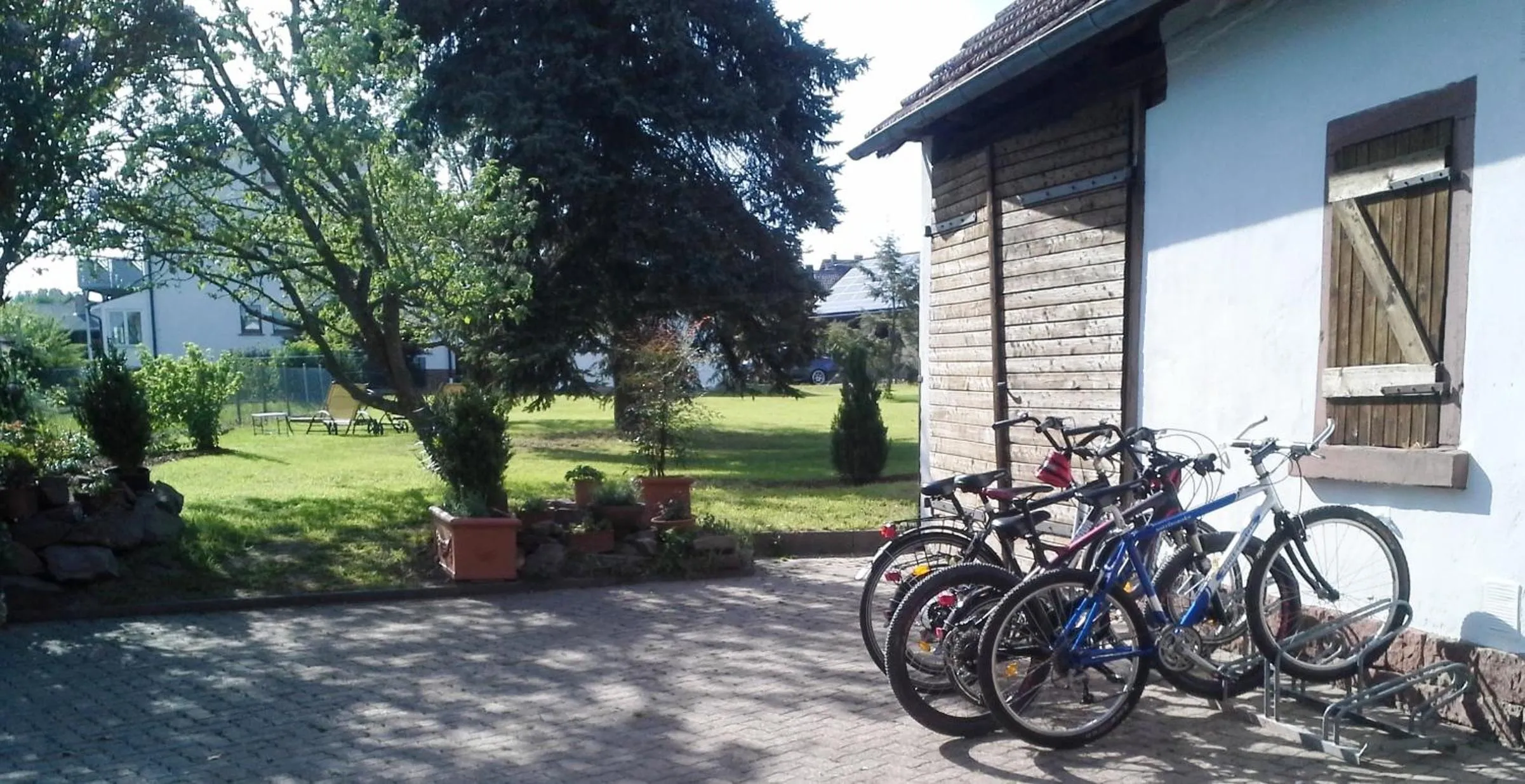 Cycling in Häuser der Villa Italia