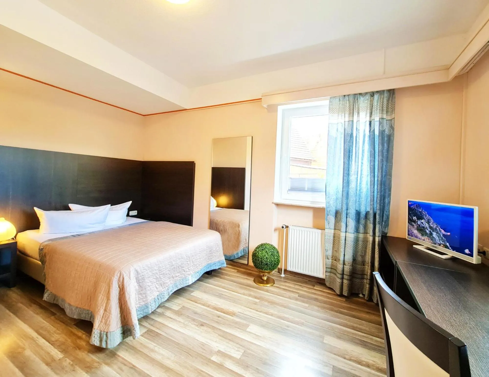 Photo of the whole room, Bed in Häuser der Villa Italia