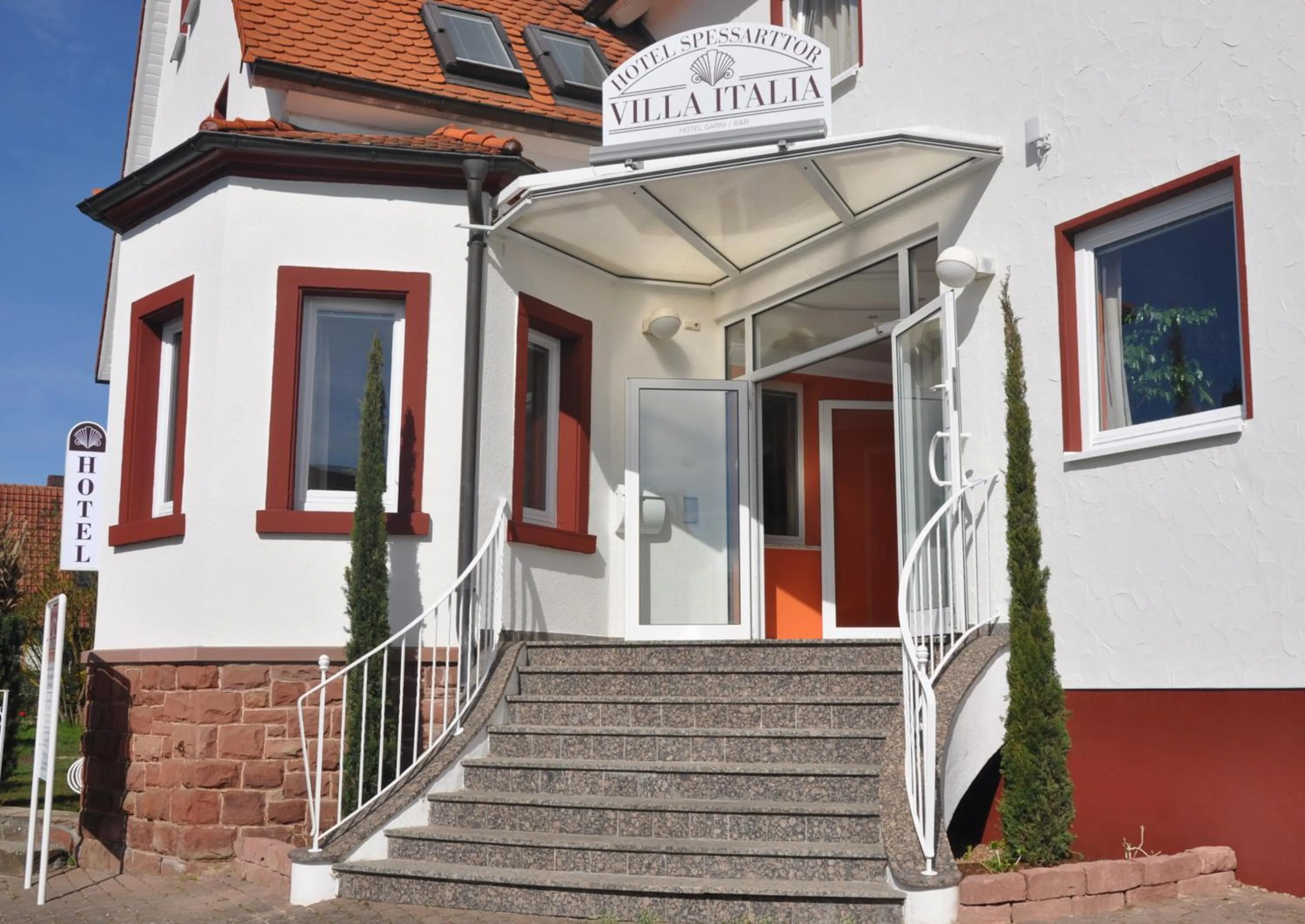 Facade/entrance in Häuser der Villa Italia