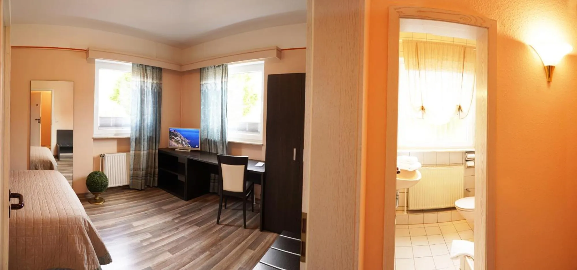 Bathroom, Bed in Häuser der Villa Italia