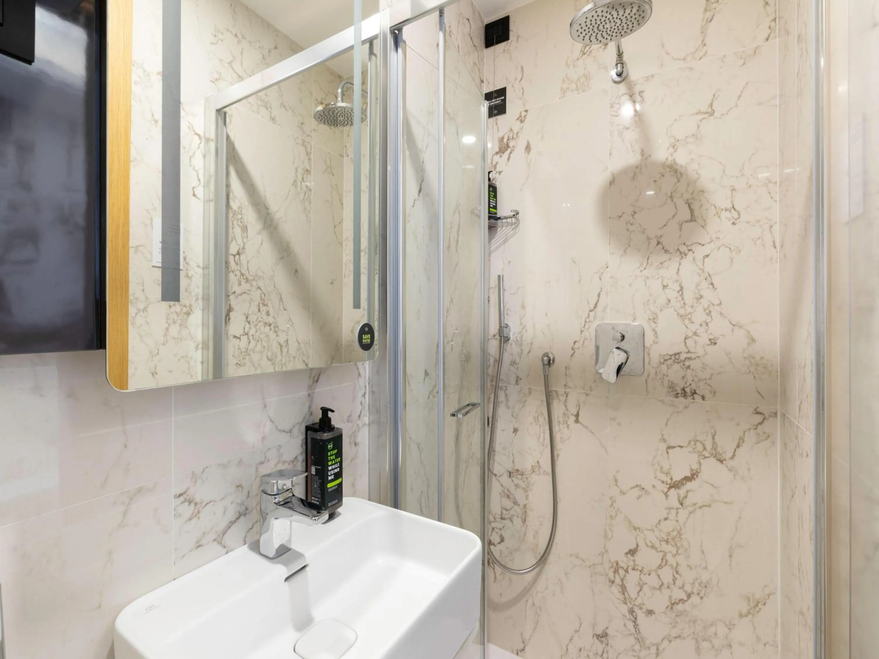 Bathroom in B&B Hotel Roma Italia Viminale