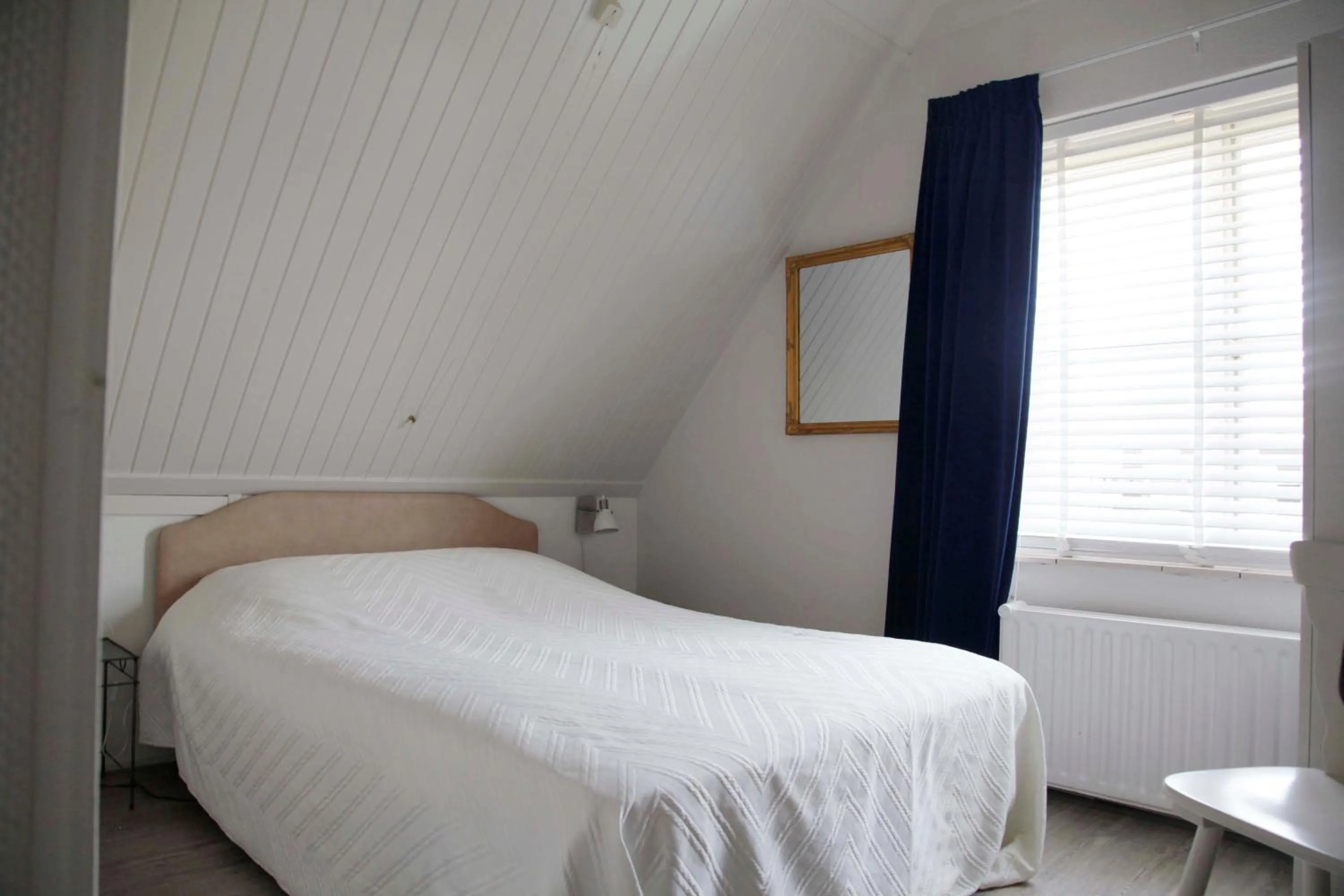 Bed in De Dames Van De Jonge Hotel Restaurant