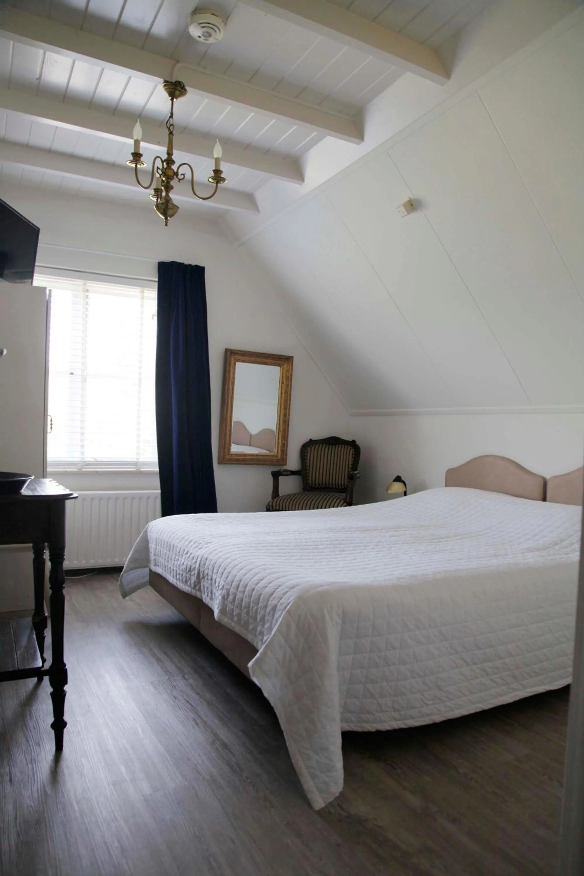 Bed in De Dames Van De Jonge Hotel Restaurant