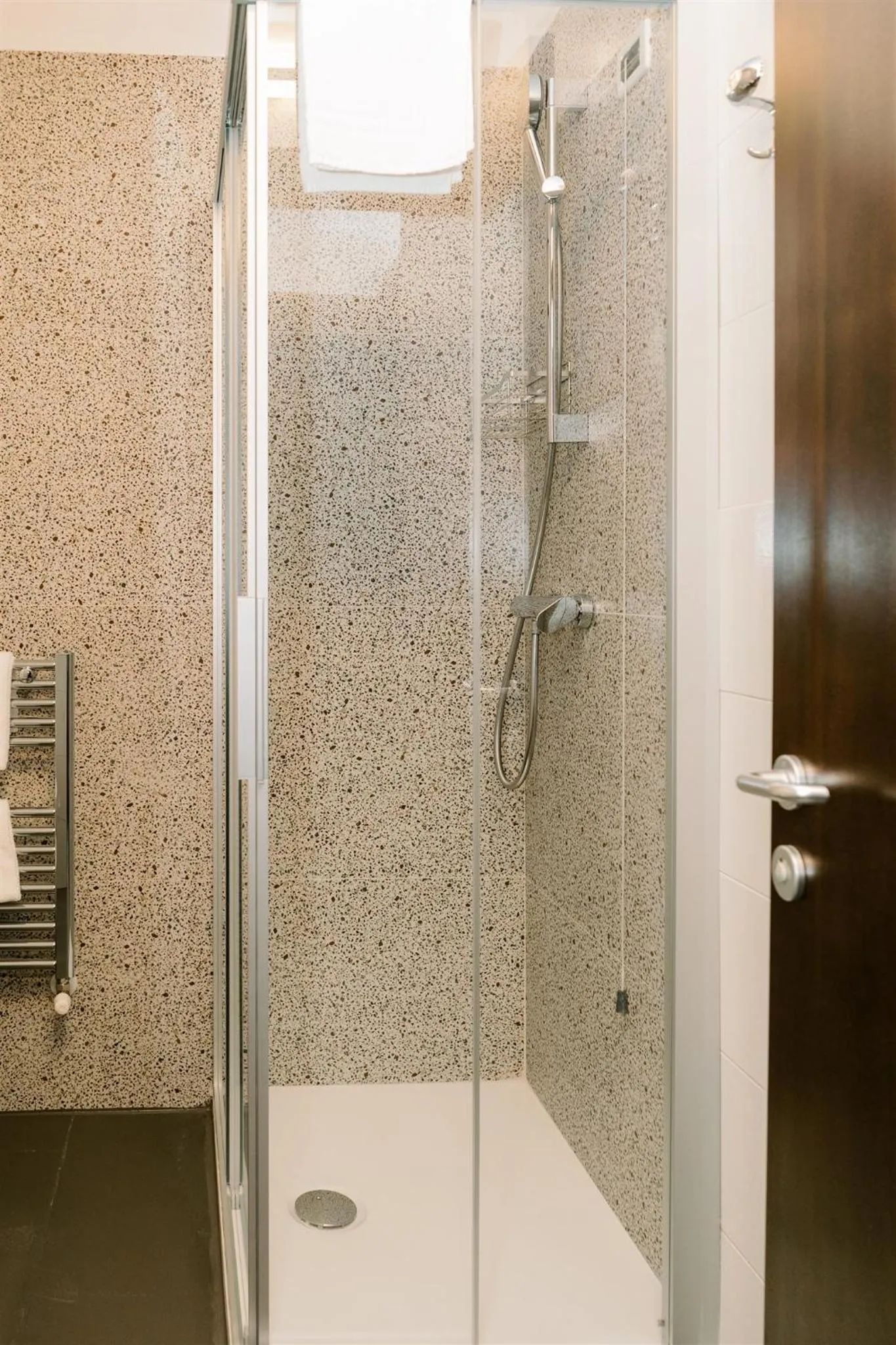 Shower in Residence Carlton