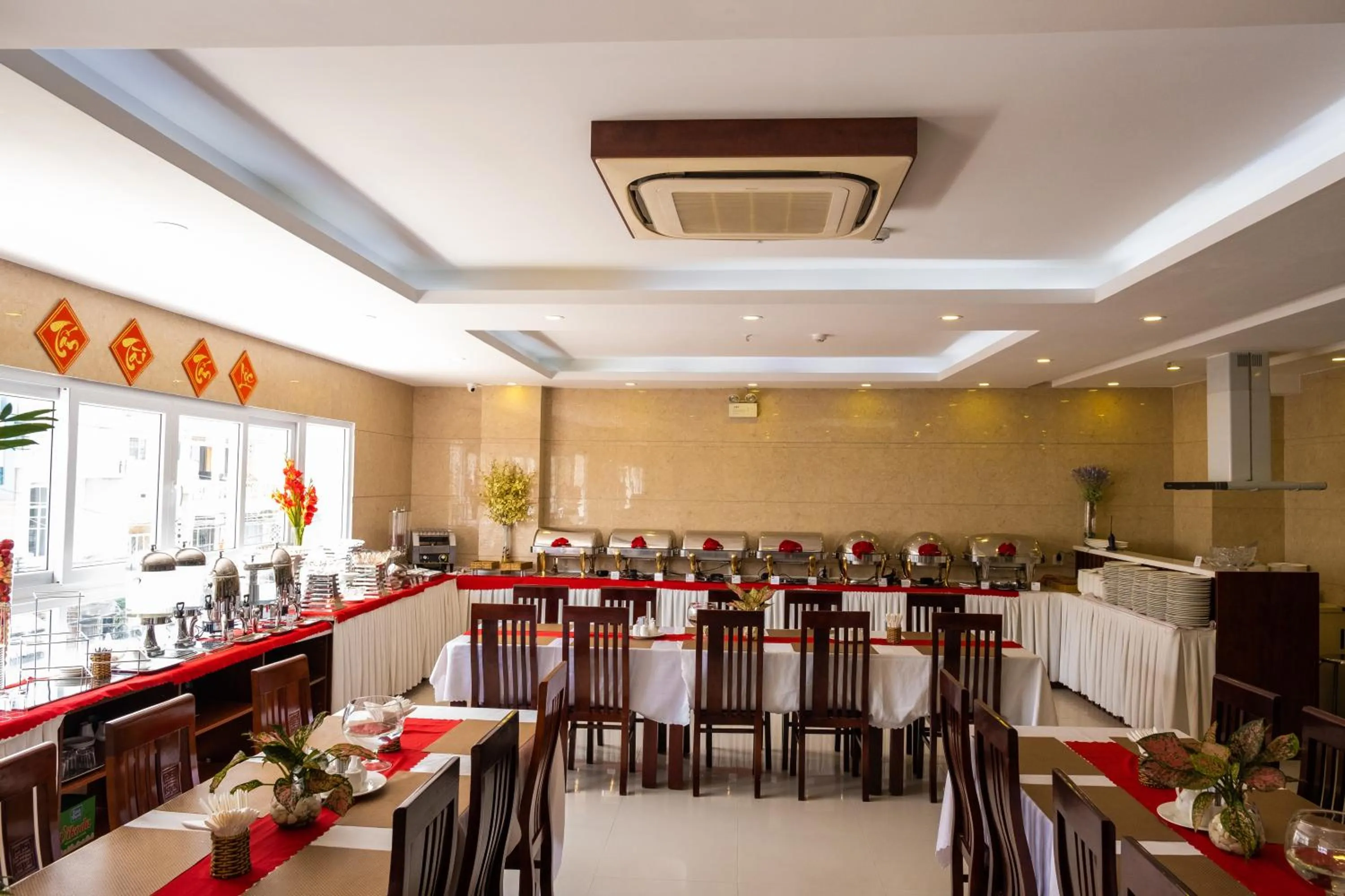 Restaurant/places to eat in Gem Nha Trang Hotel