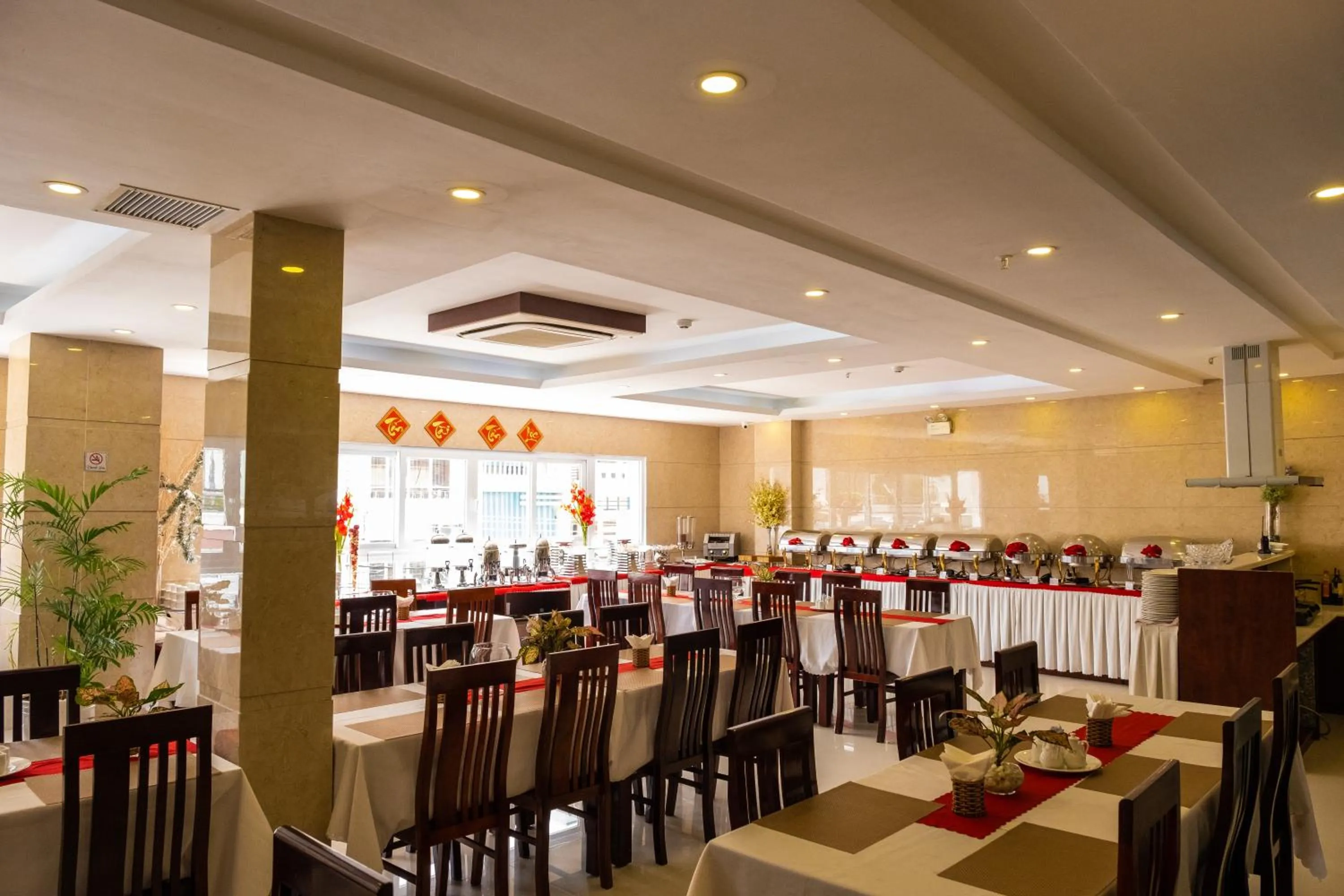 Restaurant/places to eat in Gem Nha Trang Hotel