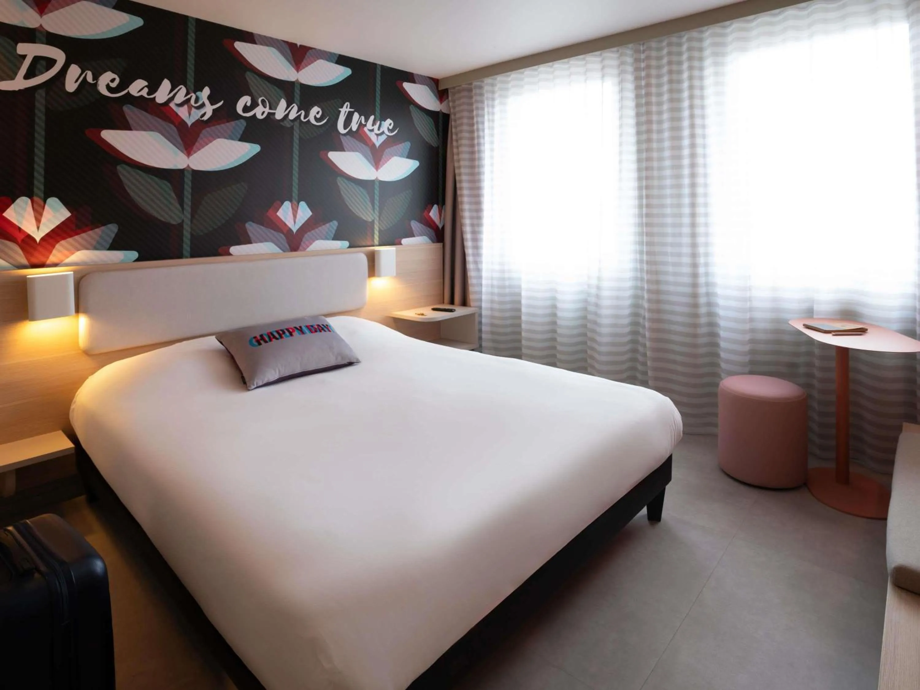 Bedroom, Bed in ibis Styles Bordeaux Centre Gare