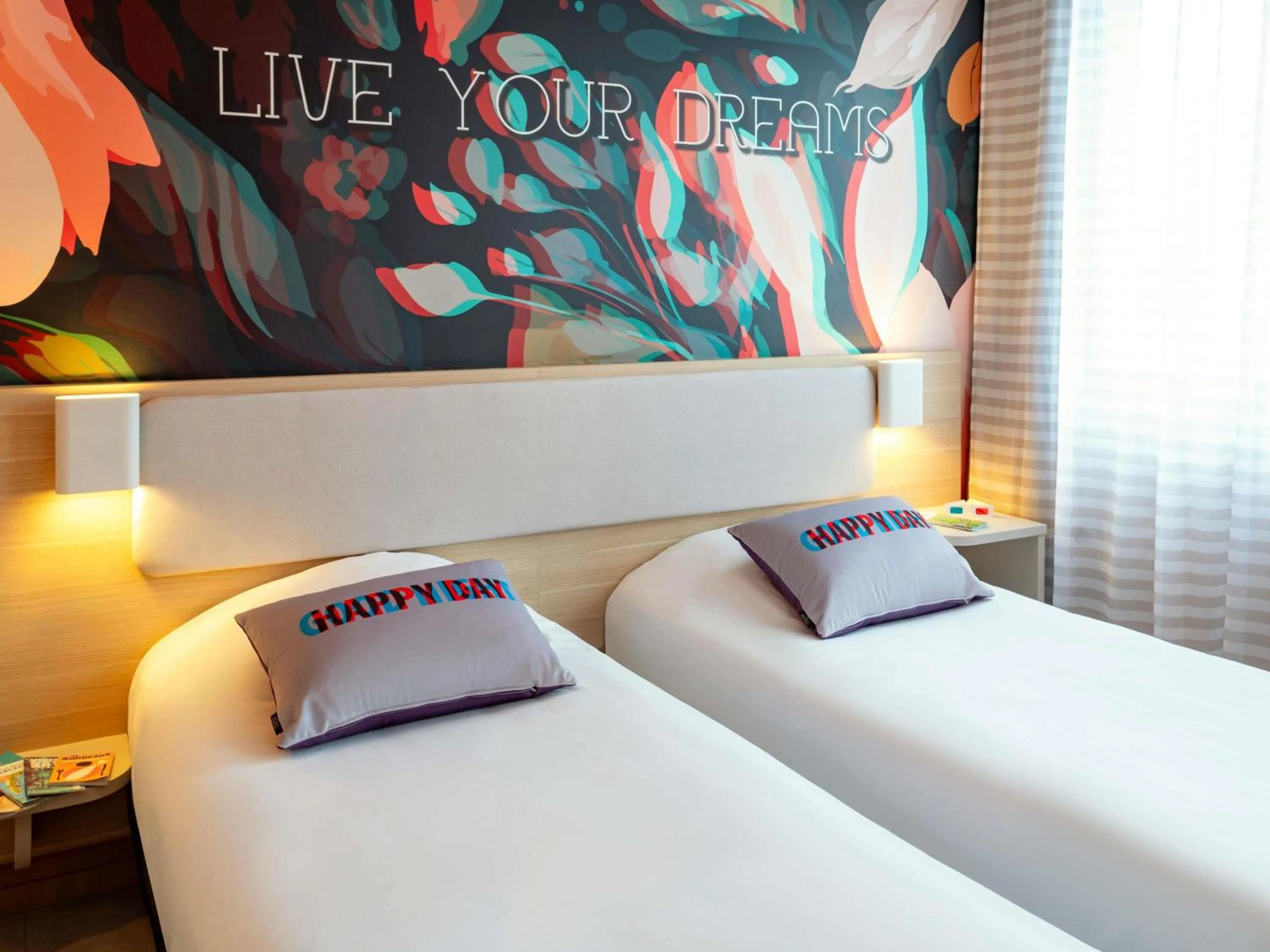 Bedroom, Bed in ibis Styles Bordeaux Centre Gare