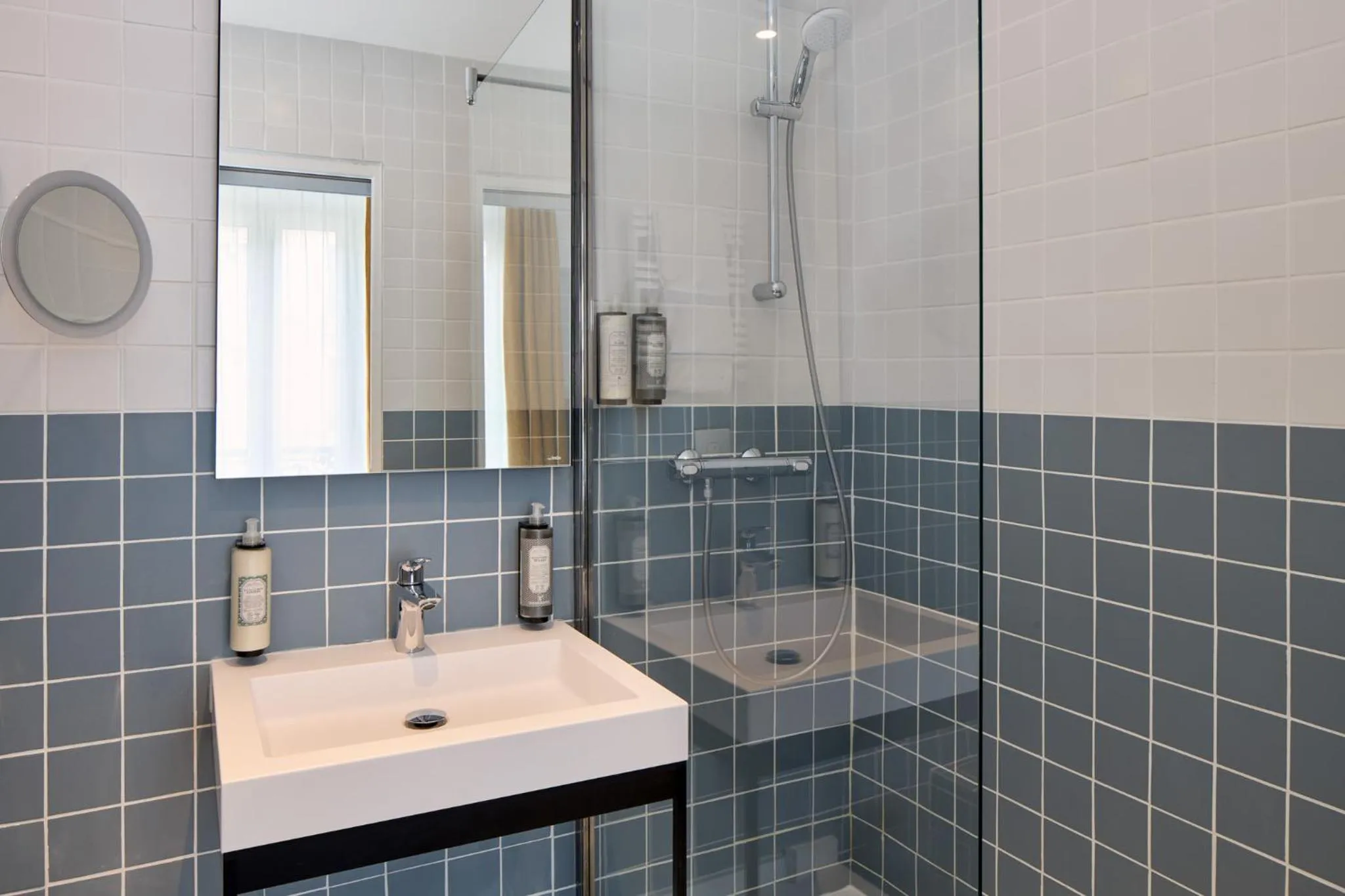 Bathroom in Timhotel Paris du Gare du Nord