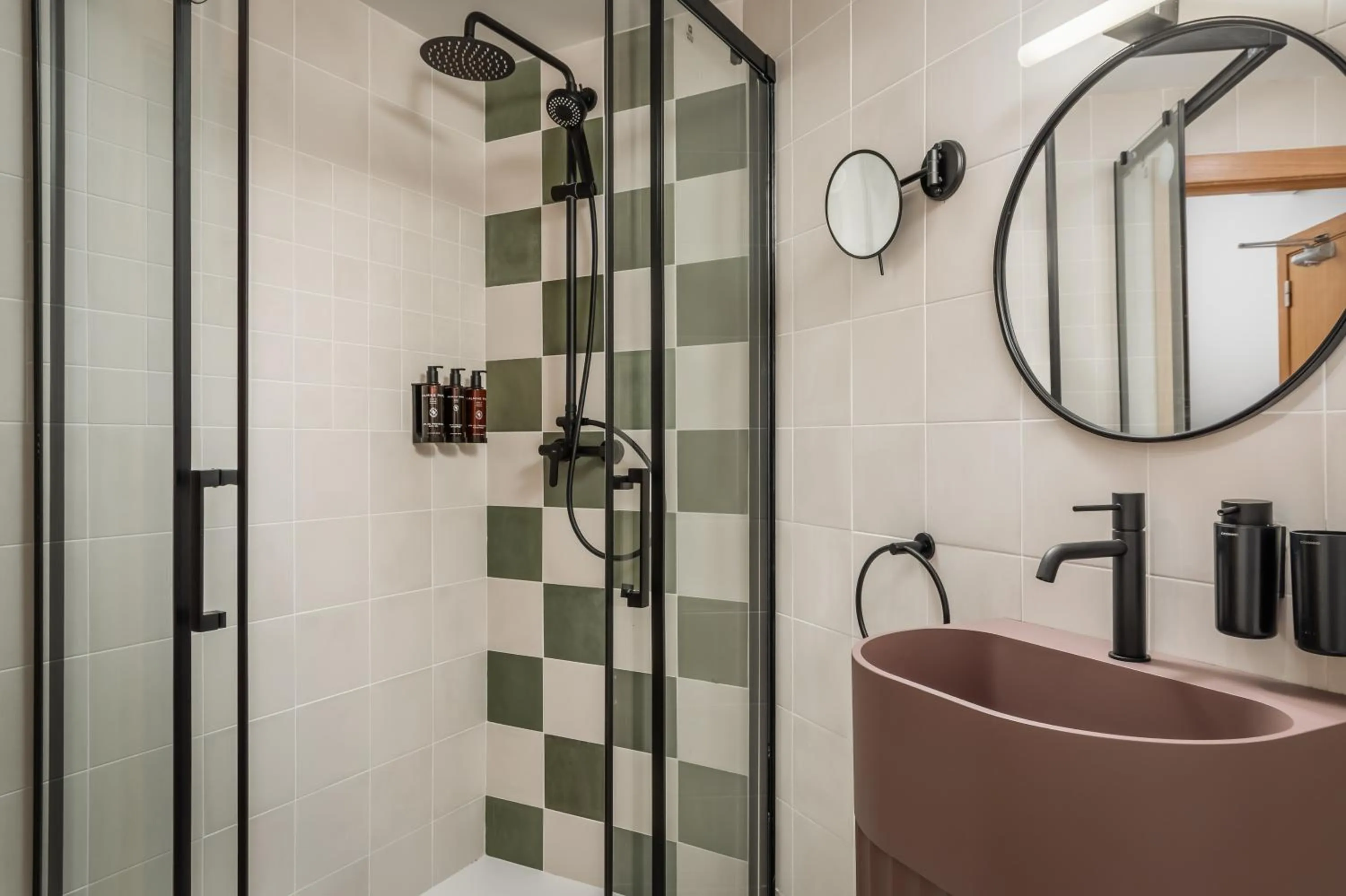 Shower in BYPILLOW Erba