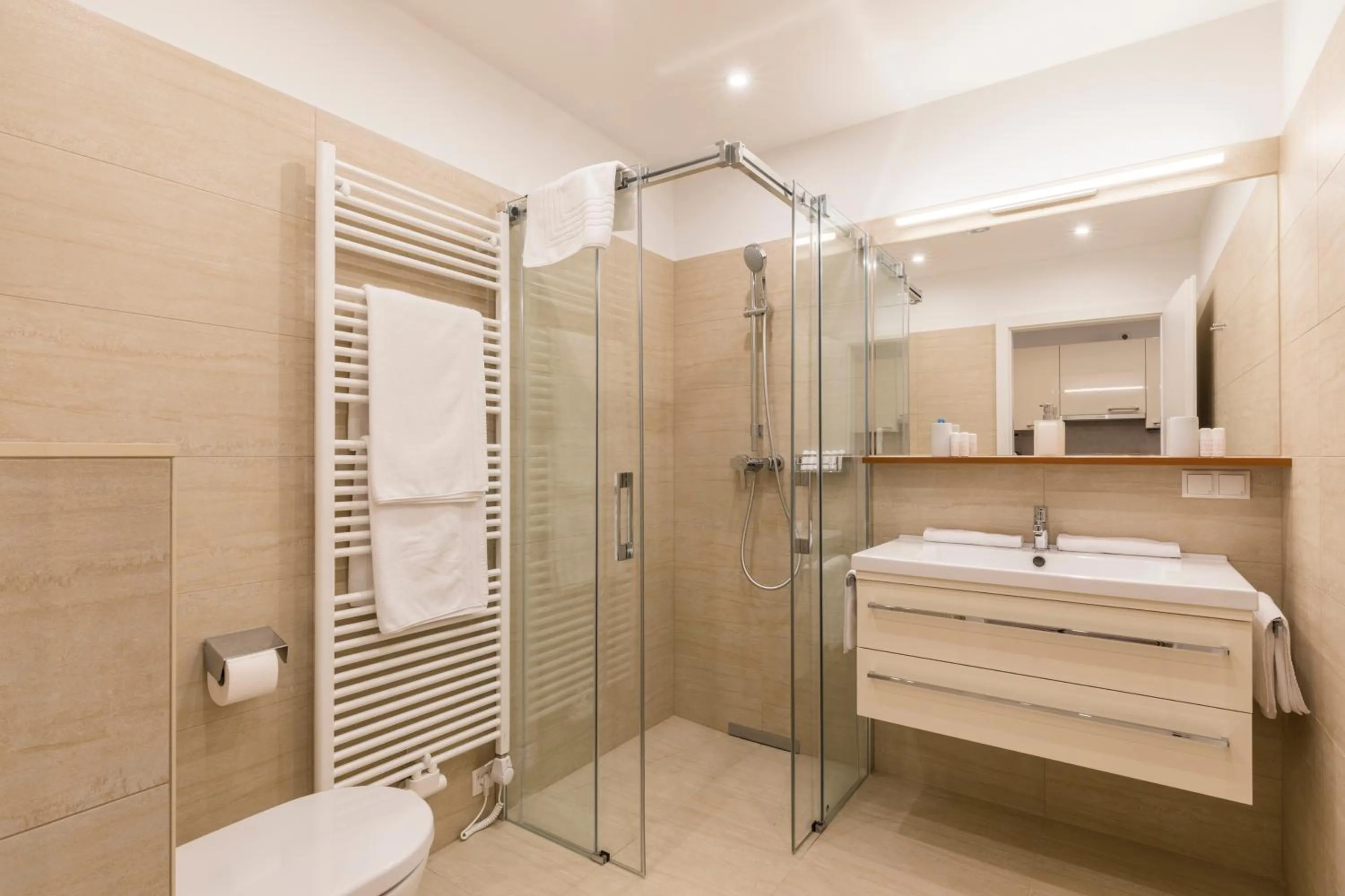 Shower in Vienna Grand Apartments City