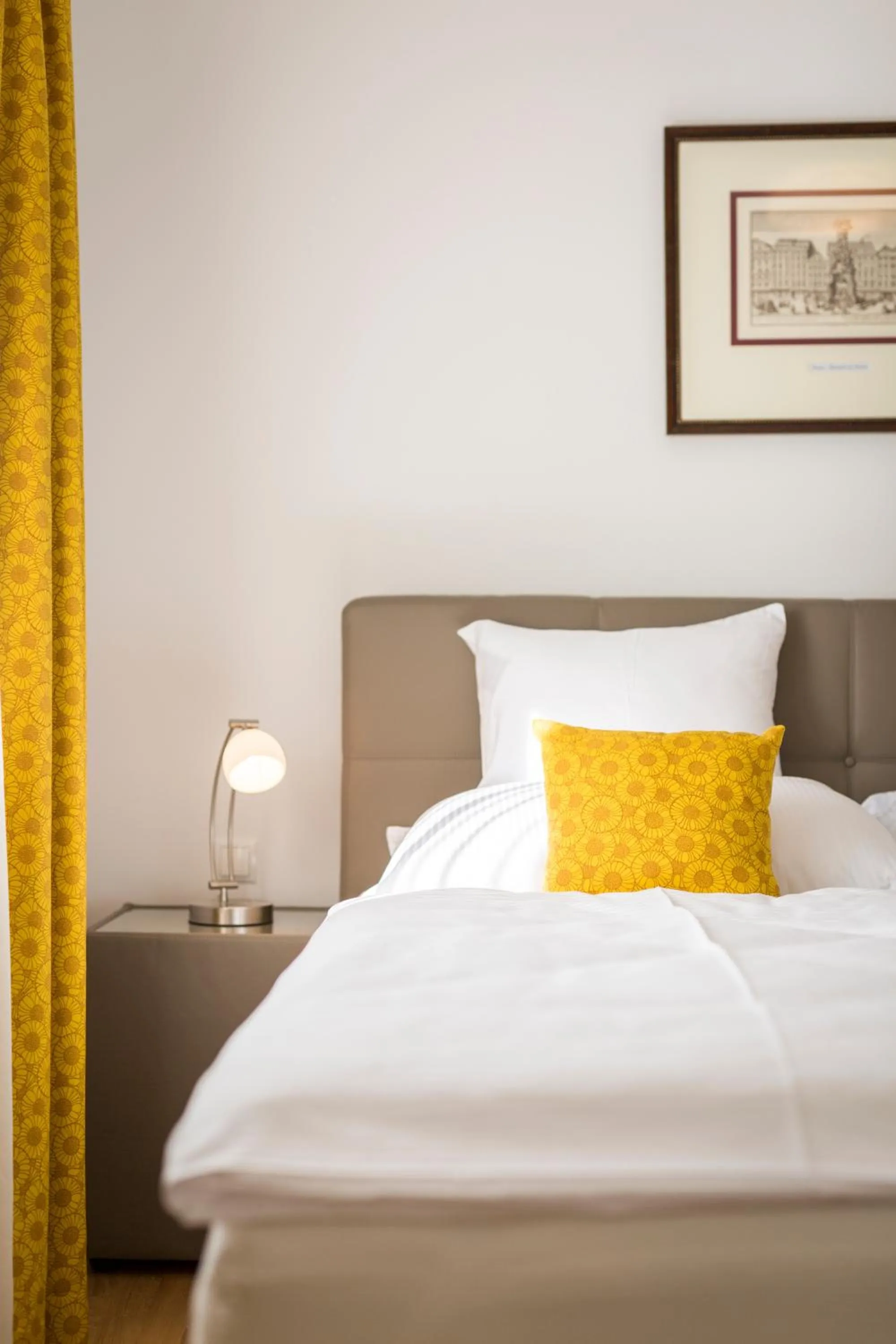 Bed in Vienna Grand Apartments City