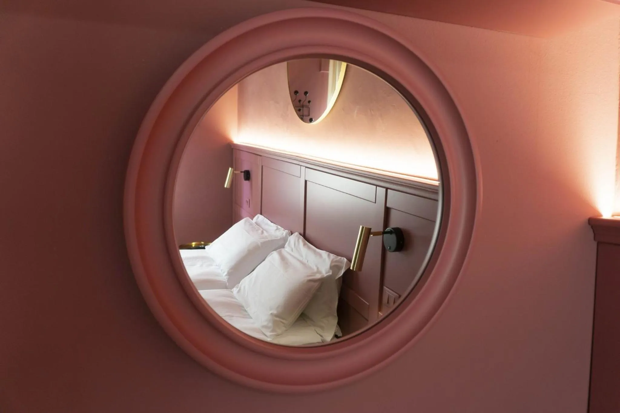 Bathroom, Bed in Hotel Bellavista