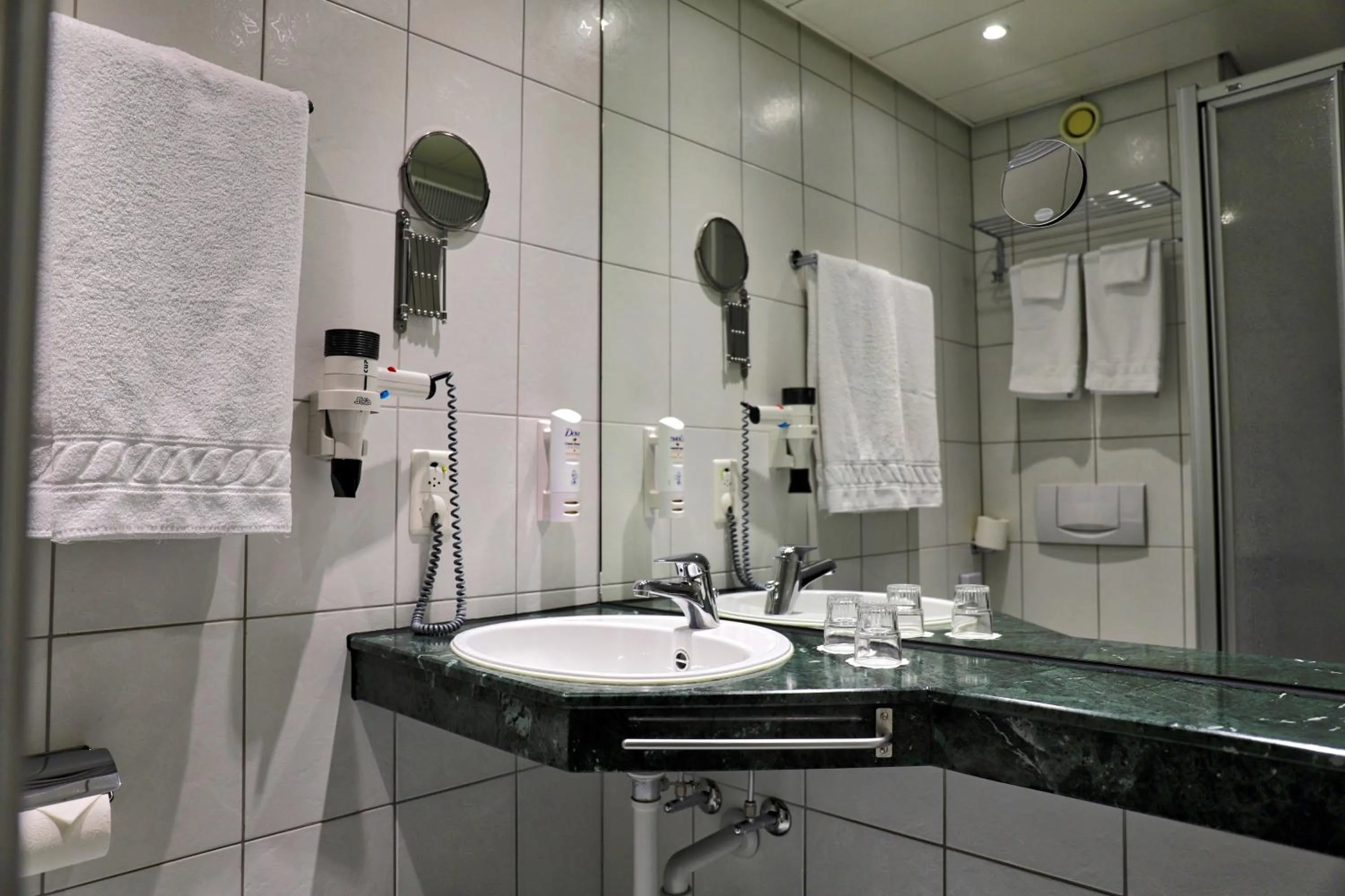 Bathroom in Hotel Münchwilen