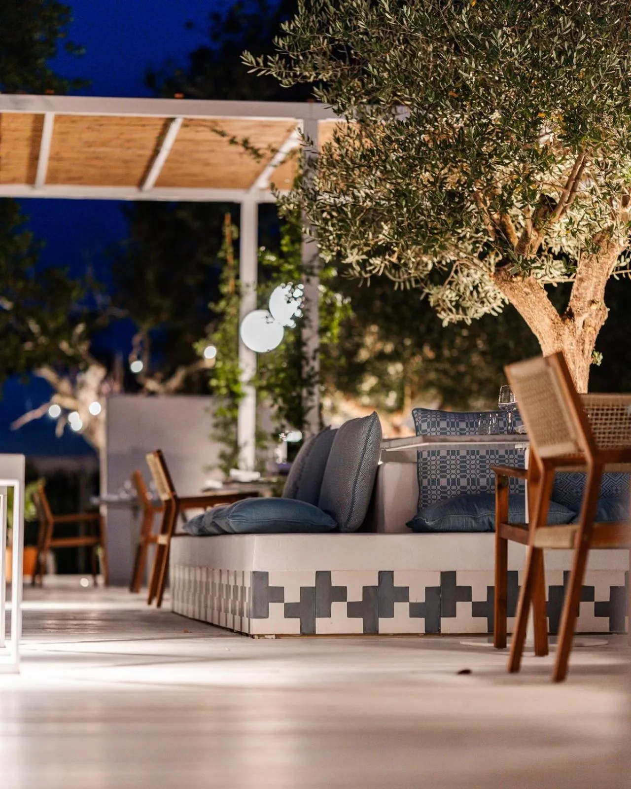 Restaurant/places to eat in Montiro' Hotel