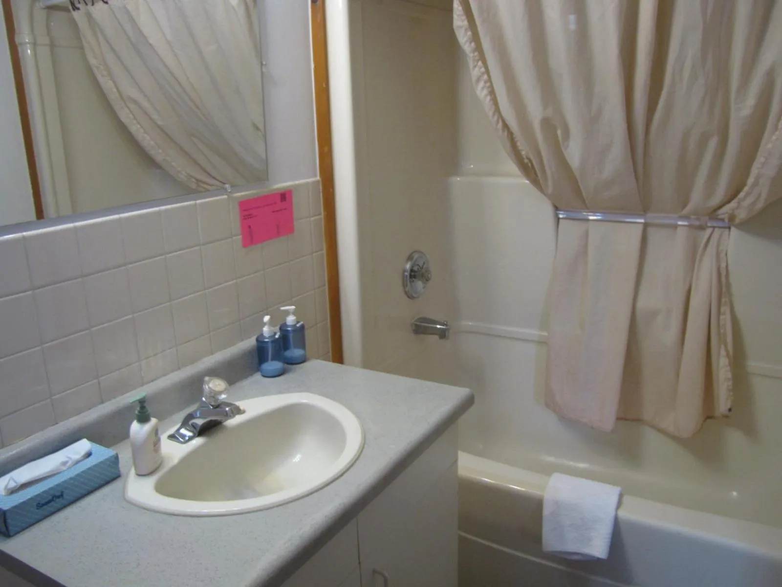 Quiet Bay Inn & Café