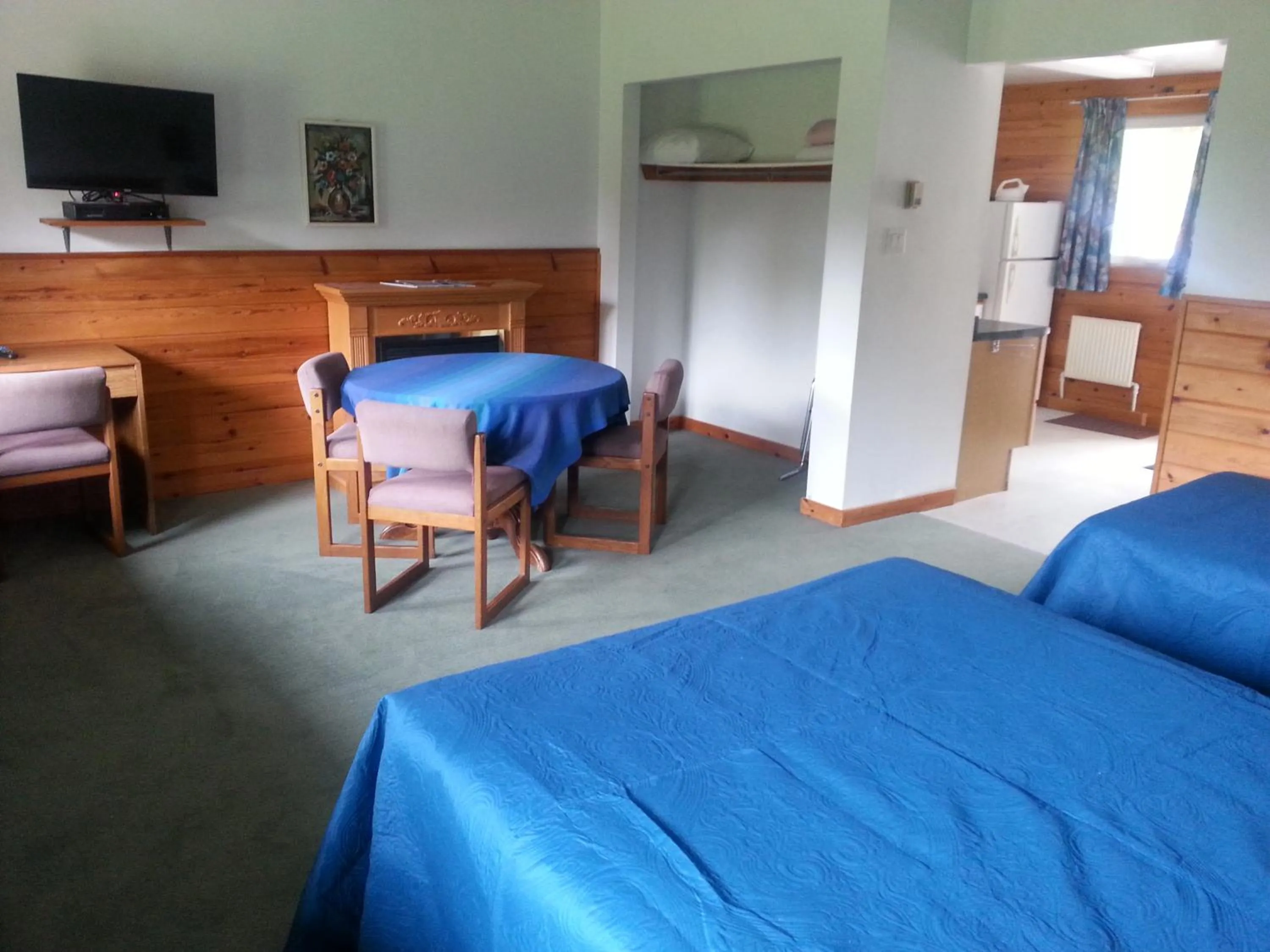 Bed in Quiet Bay Inn & Café