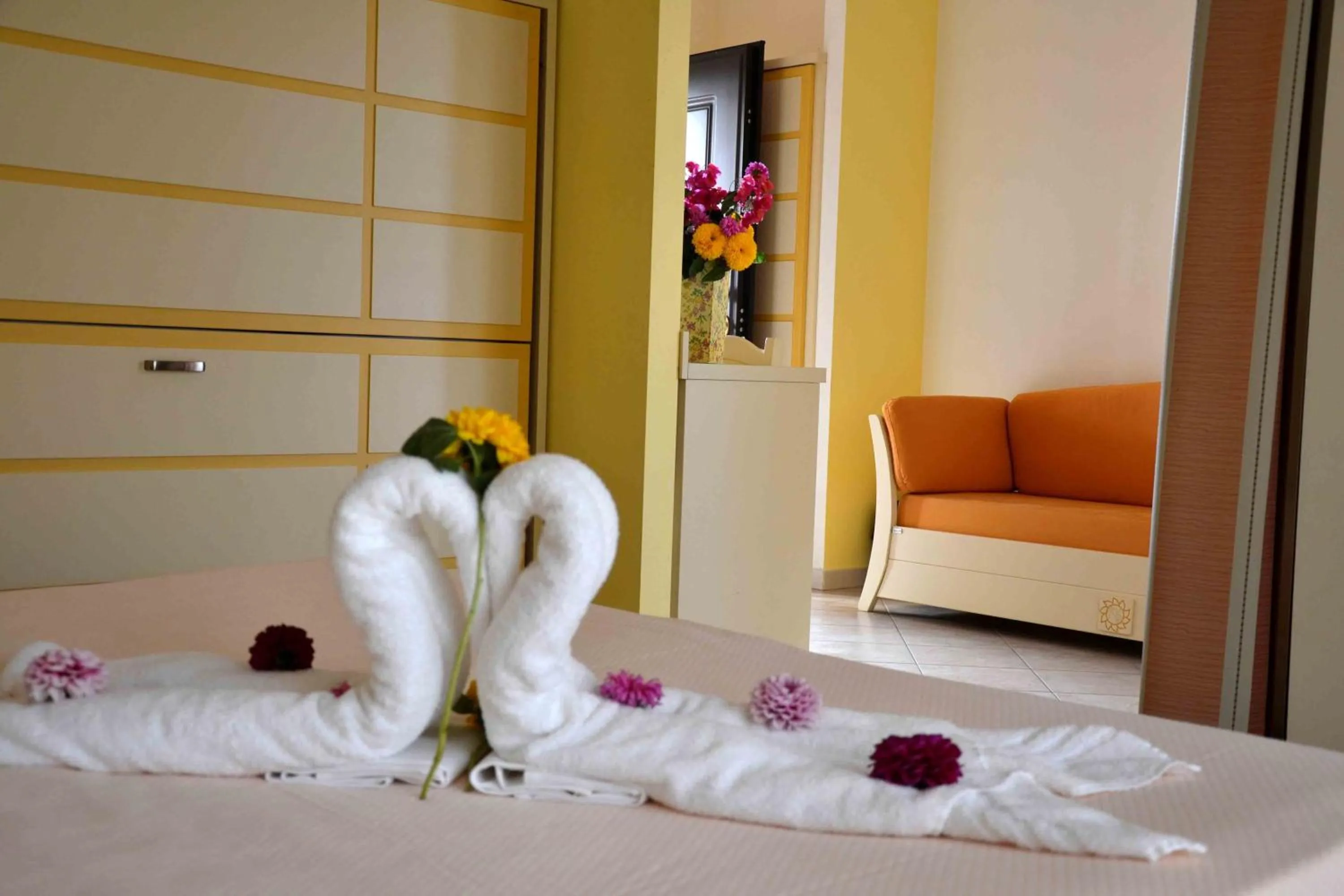 Bedroom, Bed in Hotel Baia Di Trainiti