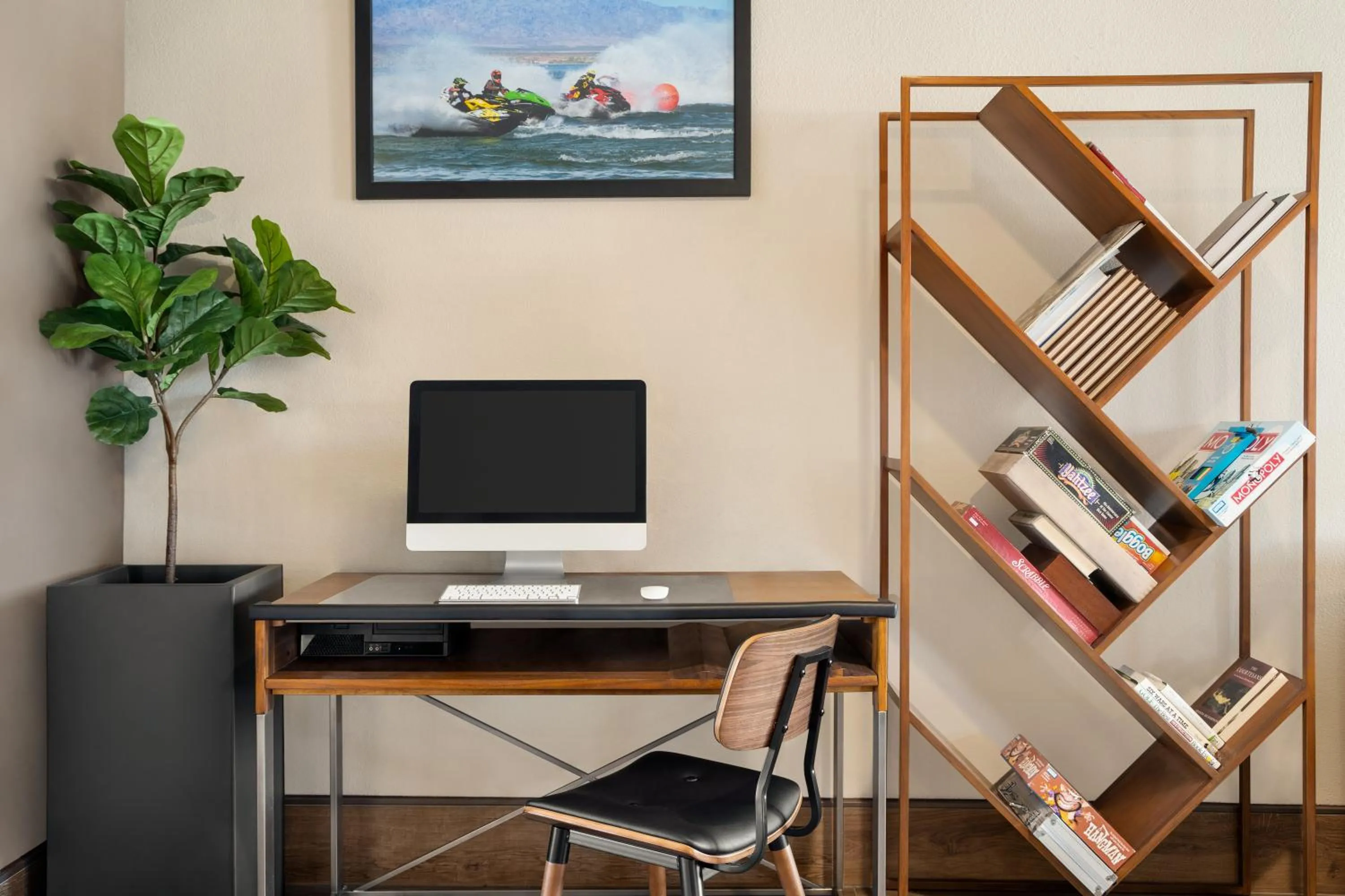 TV and multimedia in Travelodge by Wyndham Lake Havasu